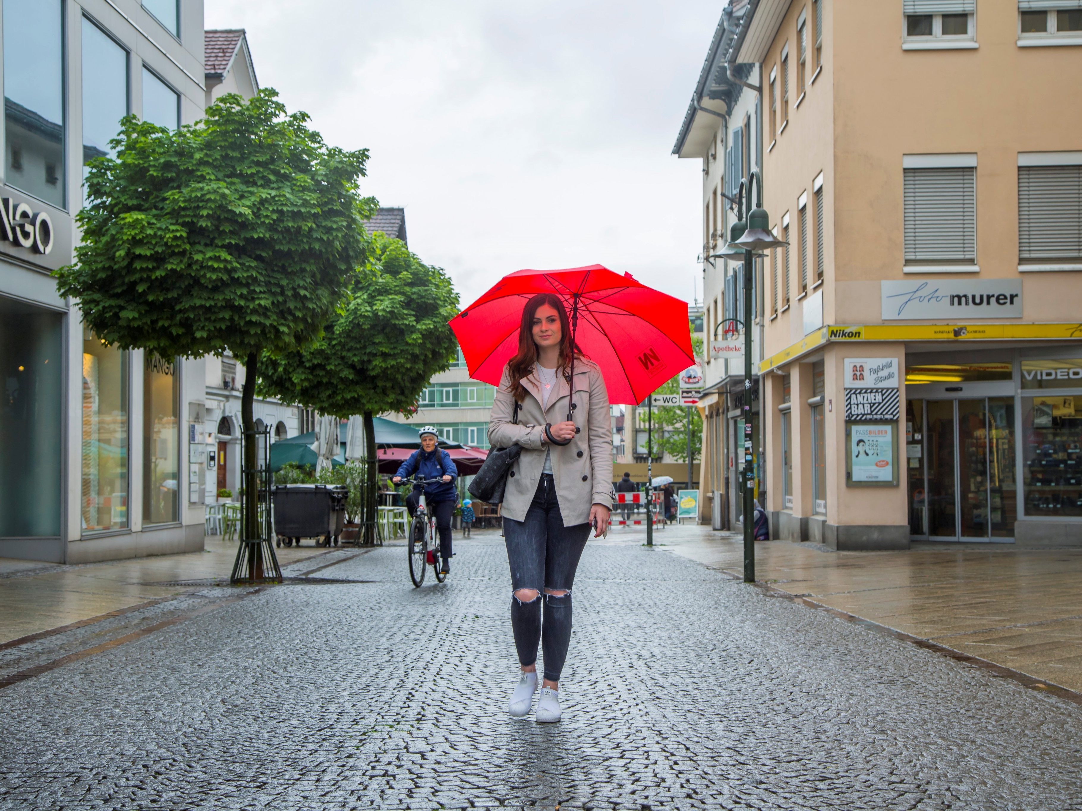 Das Wetter bleibt unbeständig und kühl.