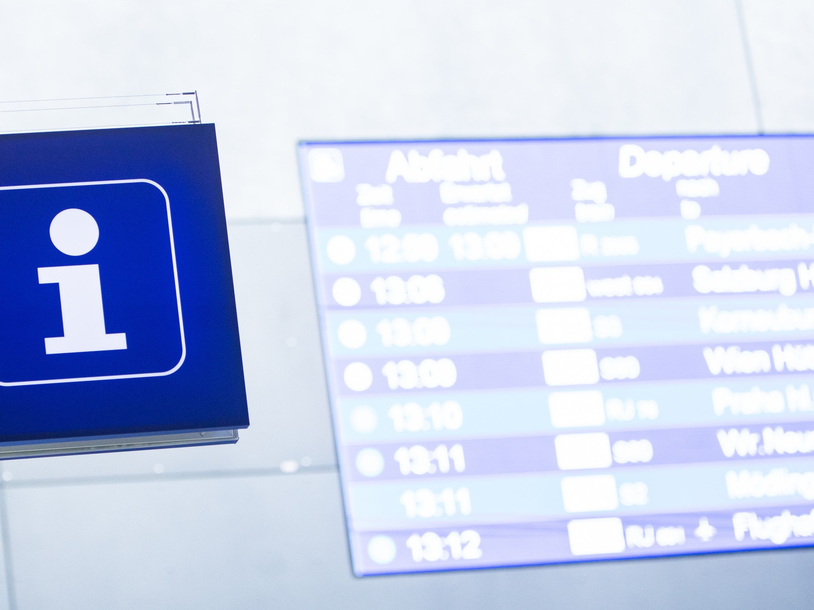 Im Raum Wiener Neustadt verkehrt zurzeit, nach einem Unfall, kein Zug. Im Raum Wiener Neustadt verkehrt zurzeit, nach einem Unfall, kein Zug.