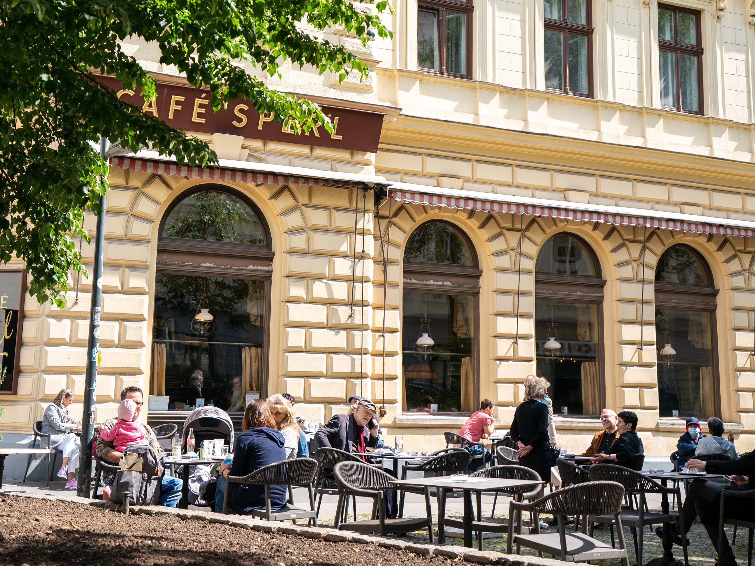 Jeder zweite Österreicher geht wieder in Restaurants. Jeder zweite Österreicher geht wieder in Restaurants.