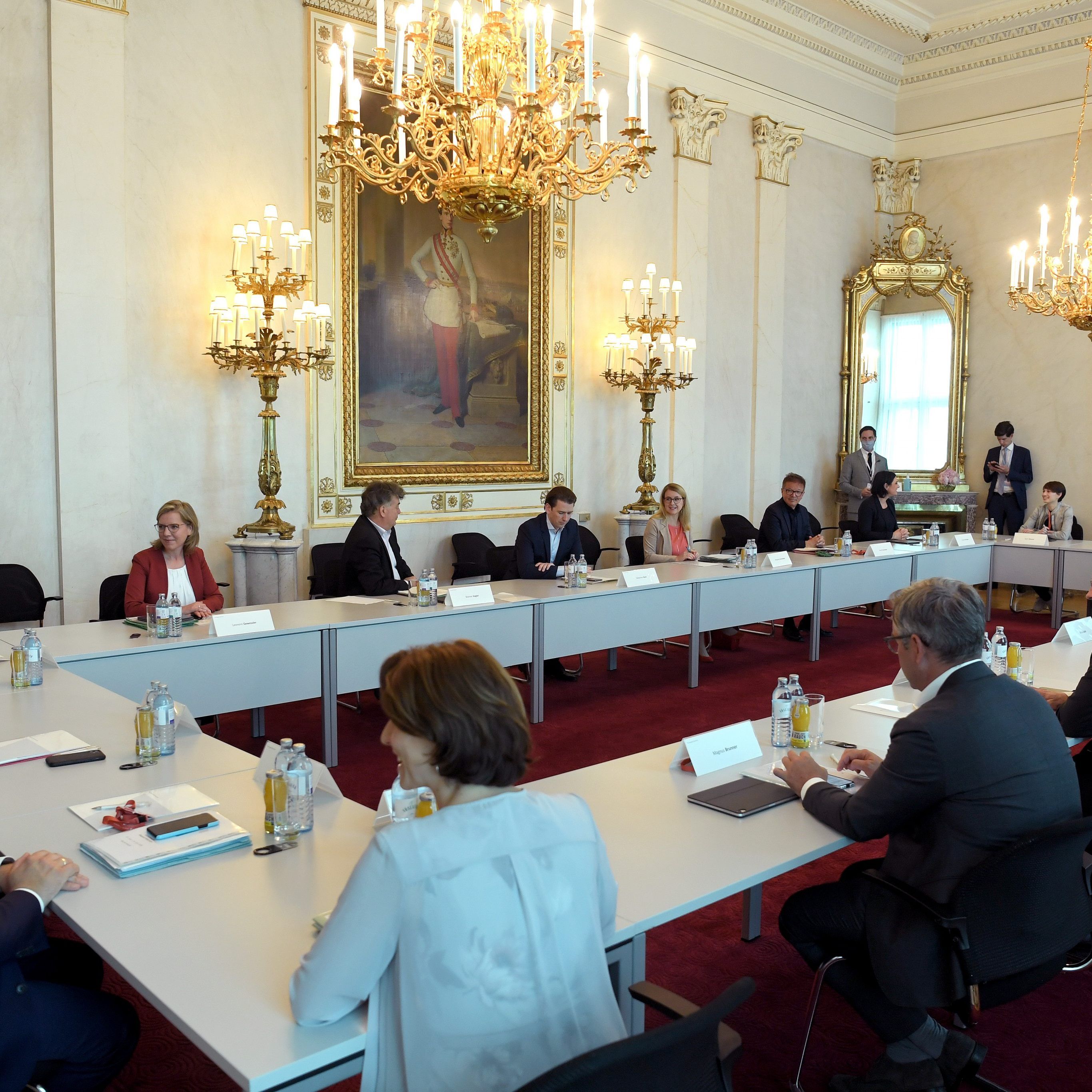 Die Gesamtkosten für die Coronakrise sind auf 45 Mrd. Euro gestiegen.