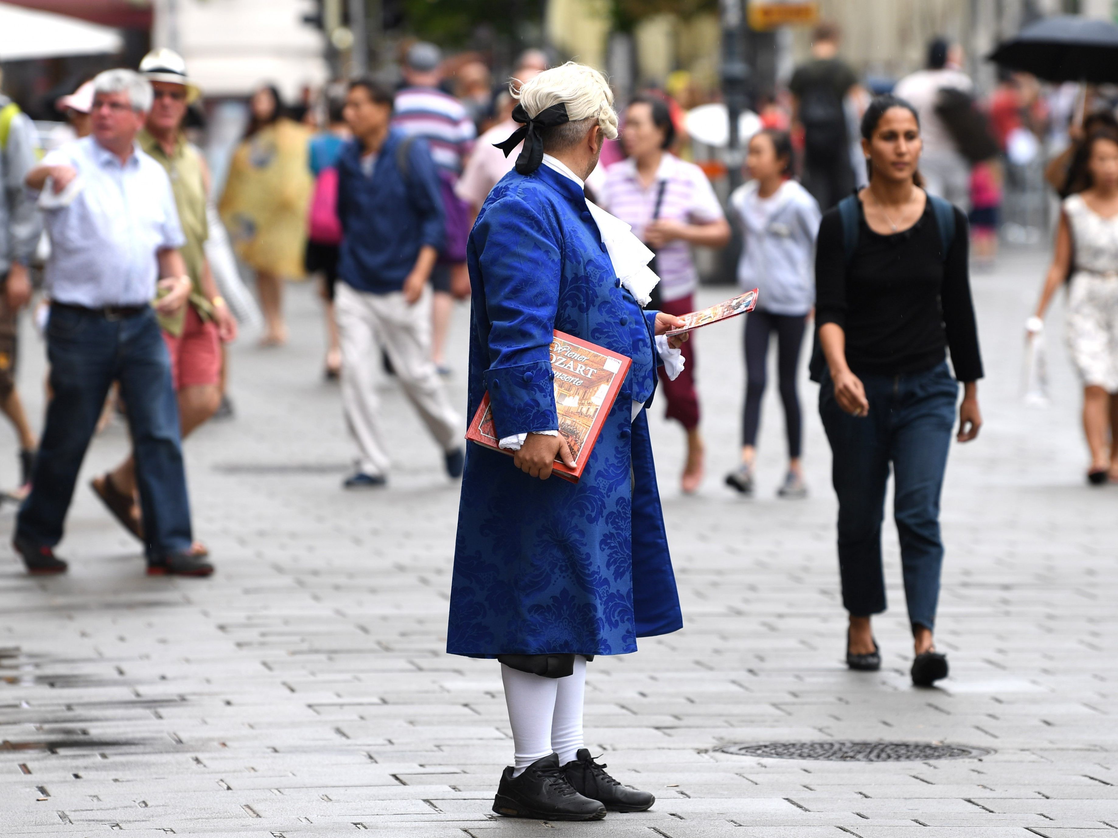 Die verkleideten Verkäufer sorgten üblicherweise für 15 bis 20 Prozent des Publikums.