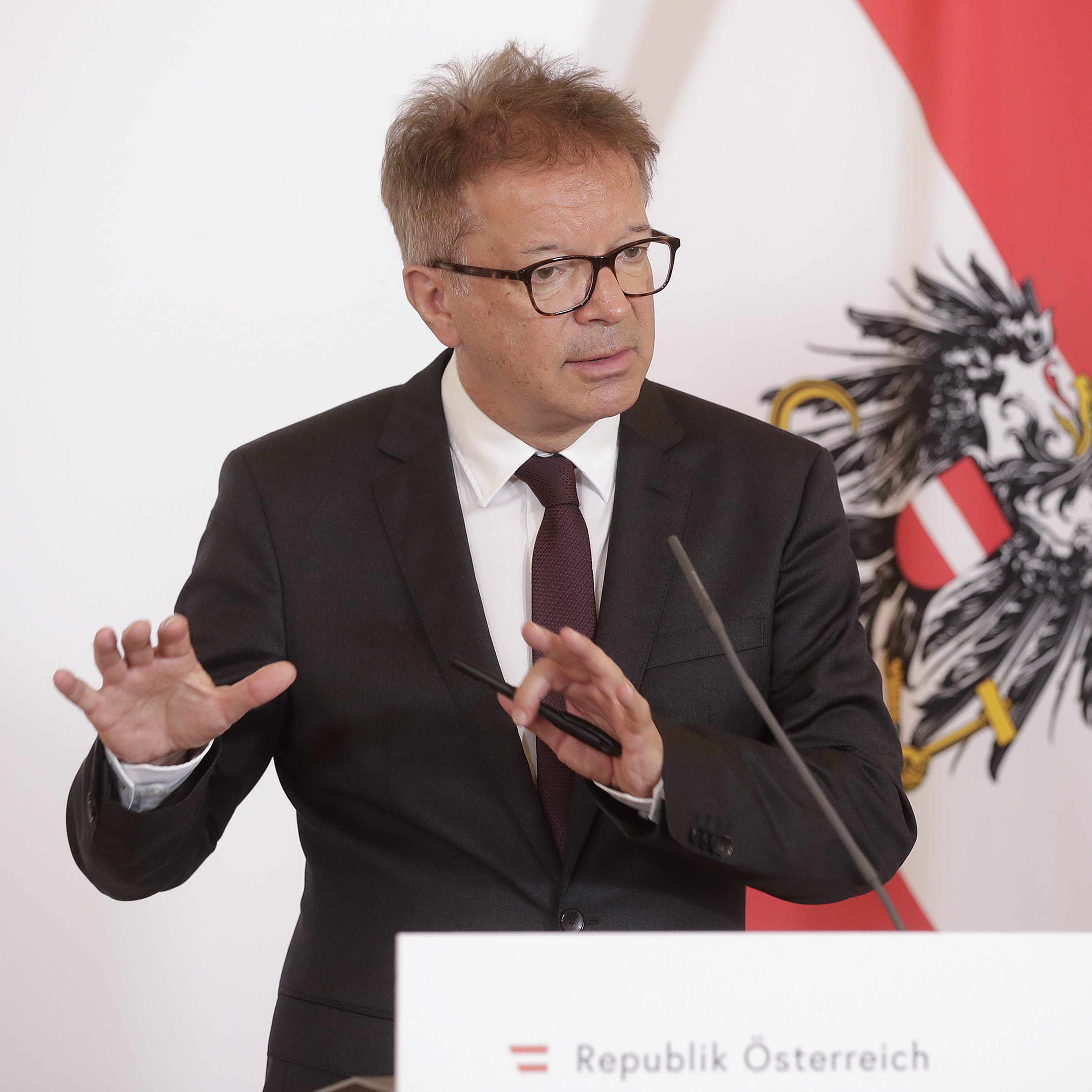 Gesundheitsminister Rudolf Anschober (Grüne) spricht von einer "eigentlich recht stabilen Situation" um das Coronavirus.