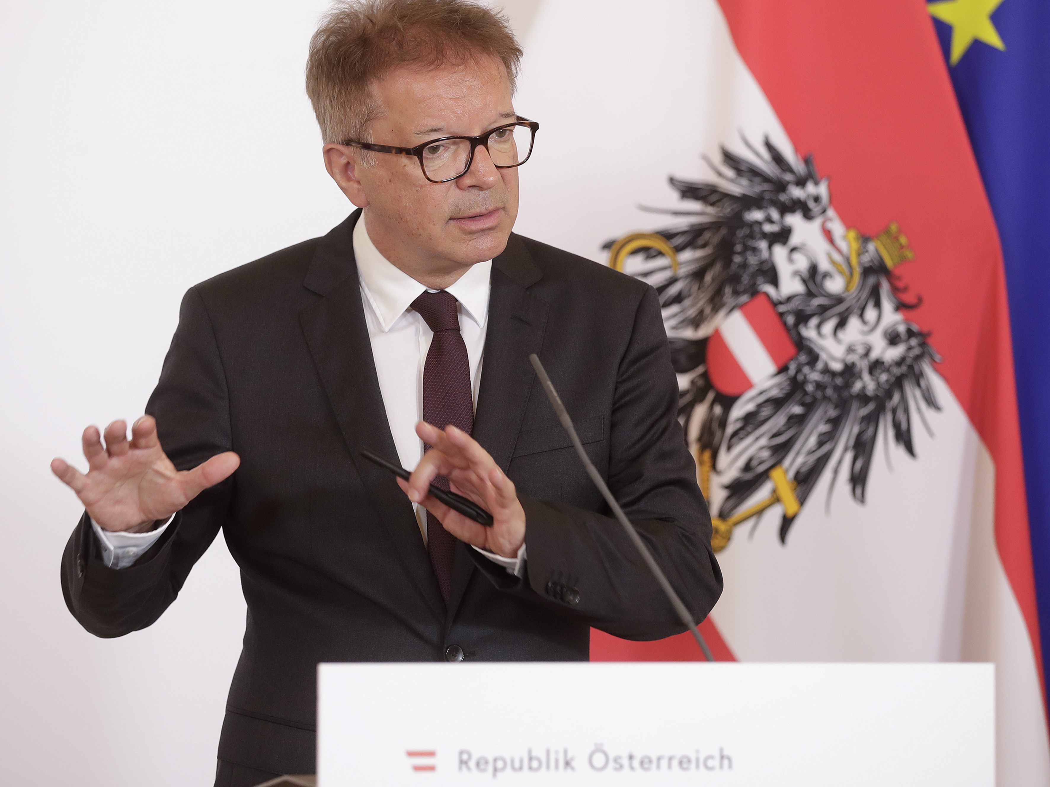 Gesundheitsminister Rudolf Anschober (Grüne) spricht von einer "eigentlich recht stabilen Situation" um das Coronavirus.