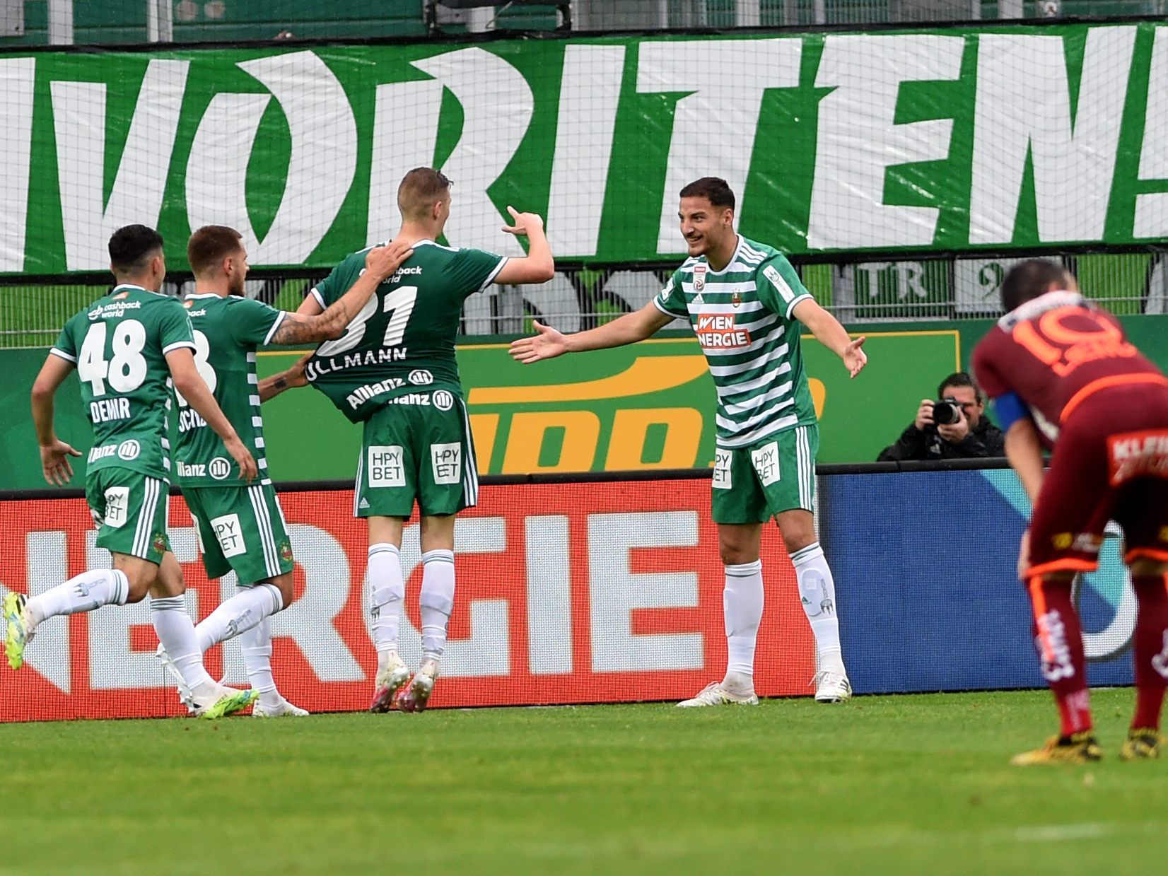 Rapid Wien gewann mit 2:1 gegen den WC. Rapid Wien gewann mit 2:1 gegen den WC.