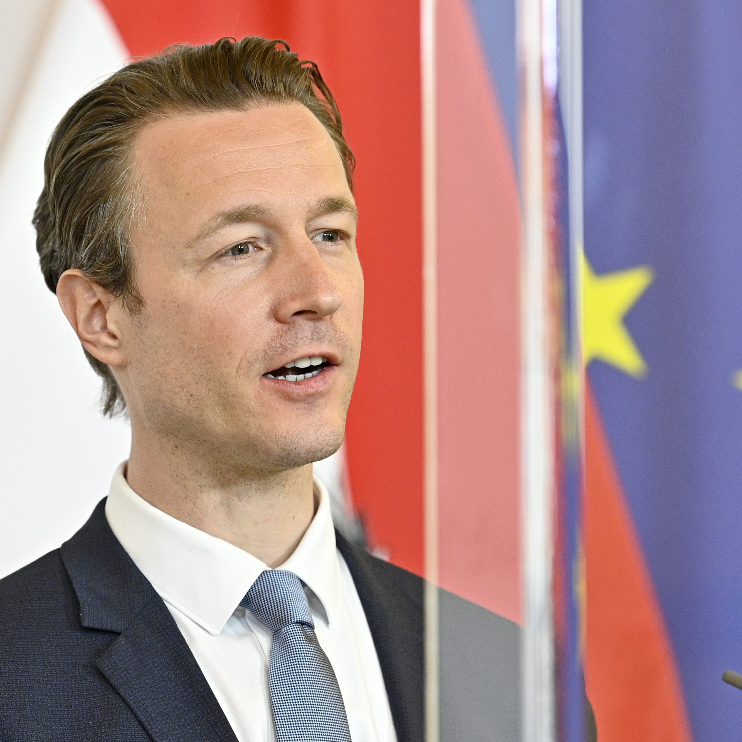 Finanzminister Gernot Blümel und der Präsident der Wirtschaftskammer Wien Walter Ruck laden zur Pressekonferenz.