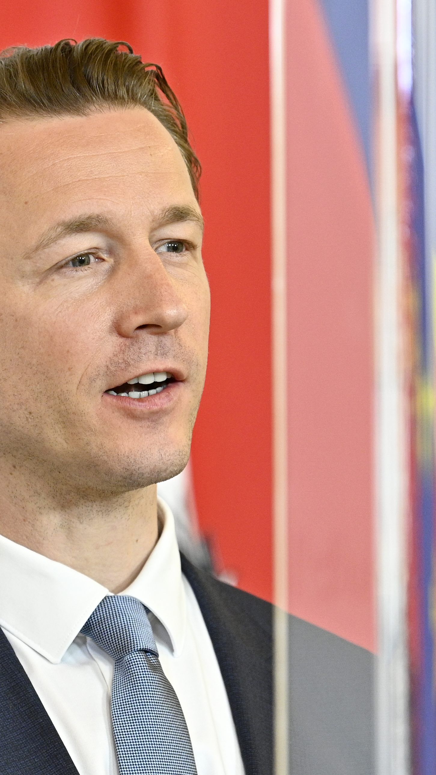 Finanzminister Gernot Blümel und der Präsident der Wirtschaftskammer Wien Walter Ruck laden zur Pressekonferenz.