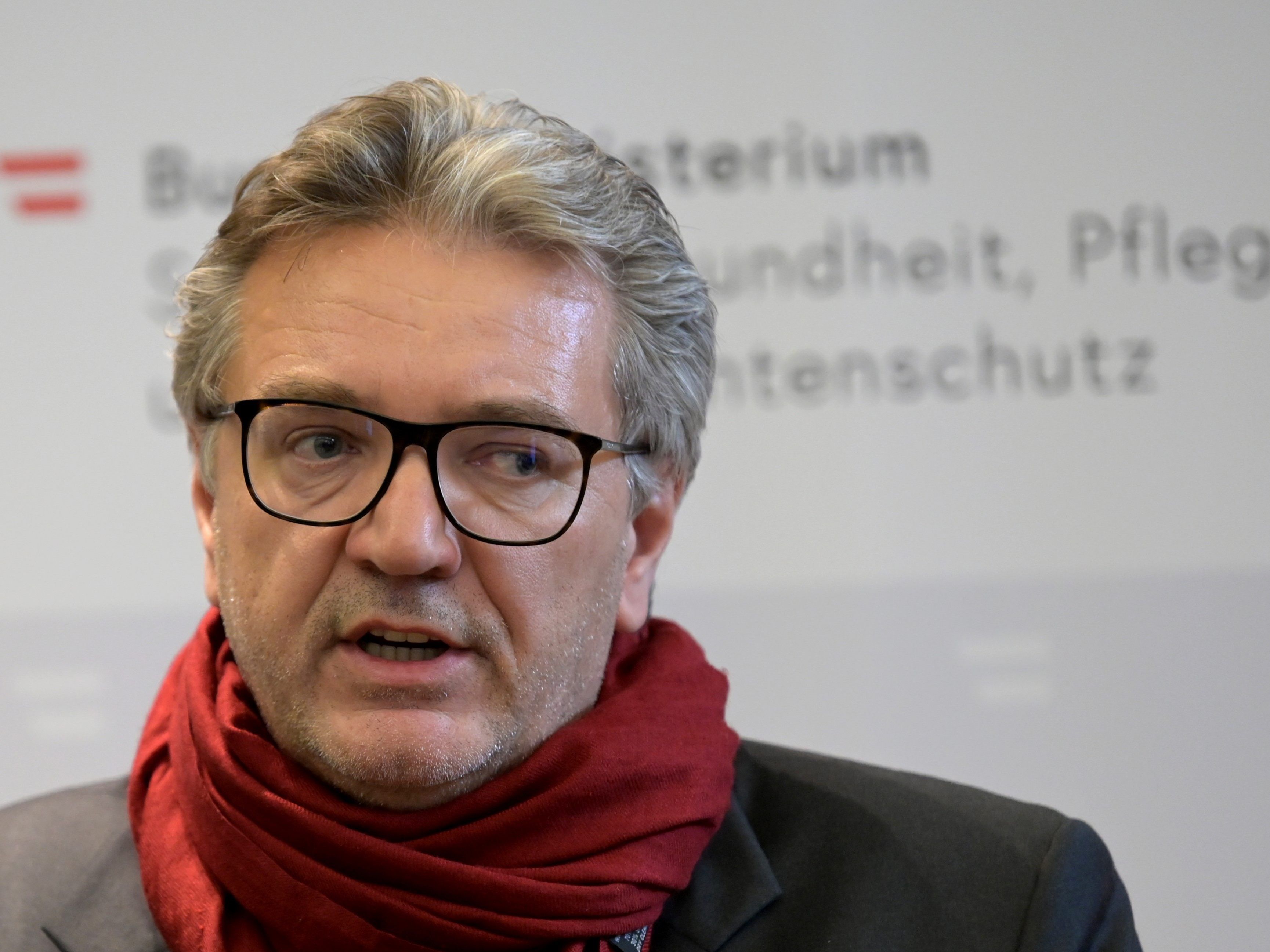 Wiens Gesundheitsstadtrat Hacker hat sich gegen einen baldigen Bau eines neuen Nationalstadions ausgesprochen. Wiens Gesundheitsstadtrat Hacker hat sich gegen einen baldigen Bau eines neuen Nationalstadions ausgesprochen.