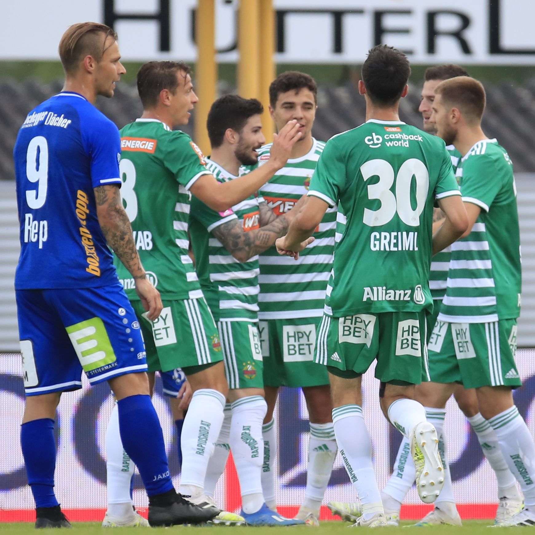 Rapid Wien jubelte heute in Hartberg über den vierten Sieg in Folge.
