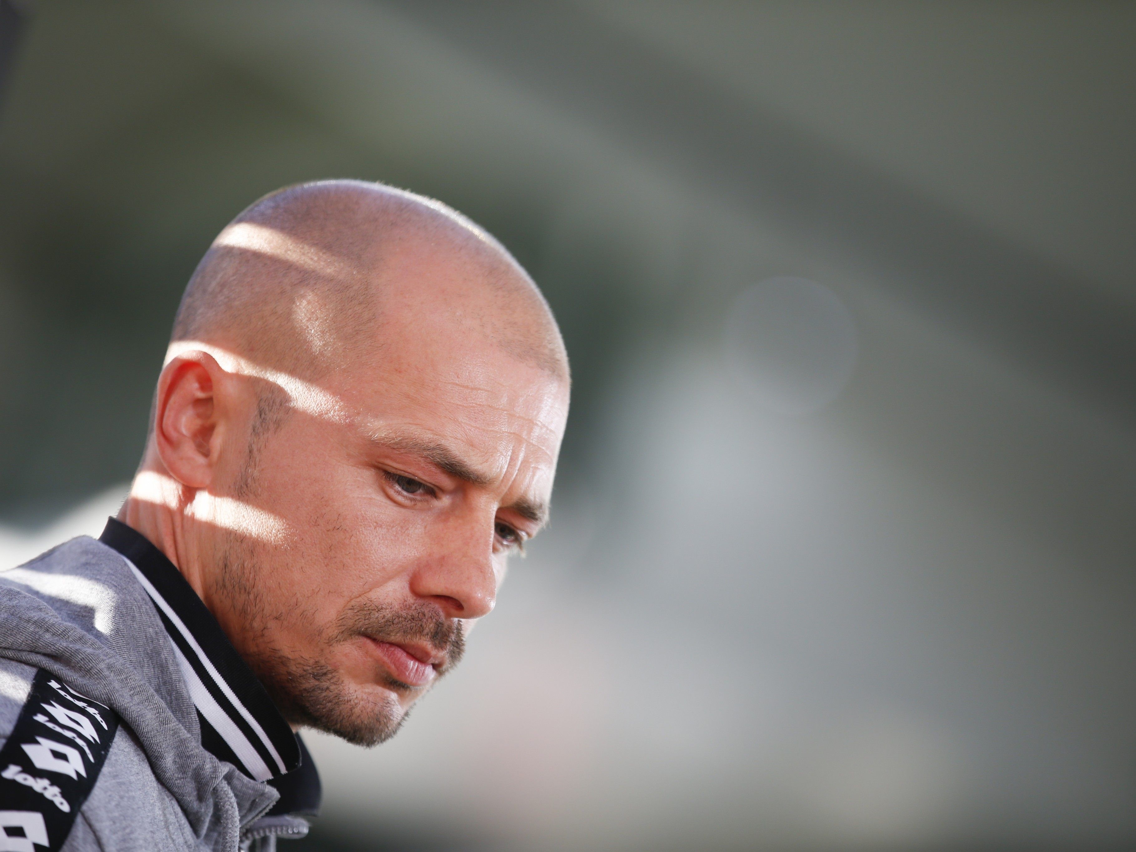 El Maestro wurde für vier Spiele gesperrt. El Maestro wurde für vier Spiele gesperrt.