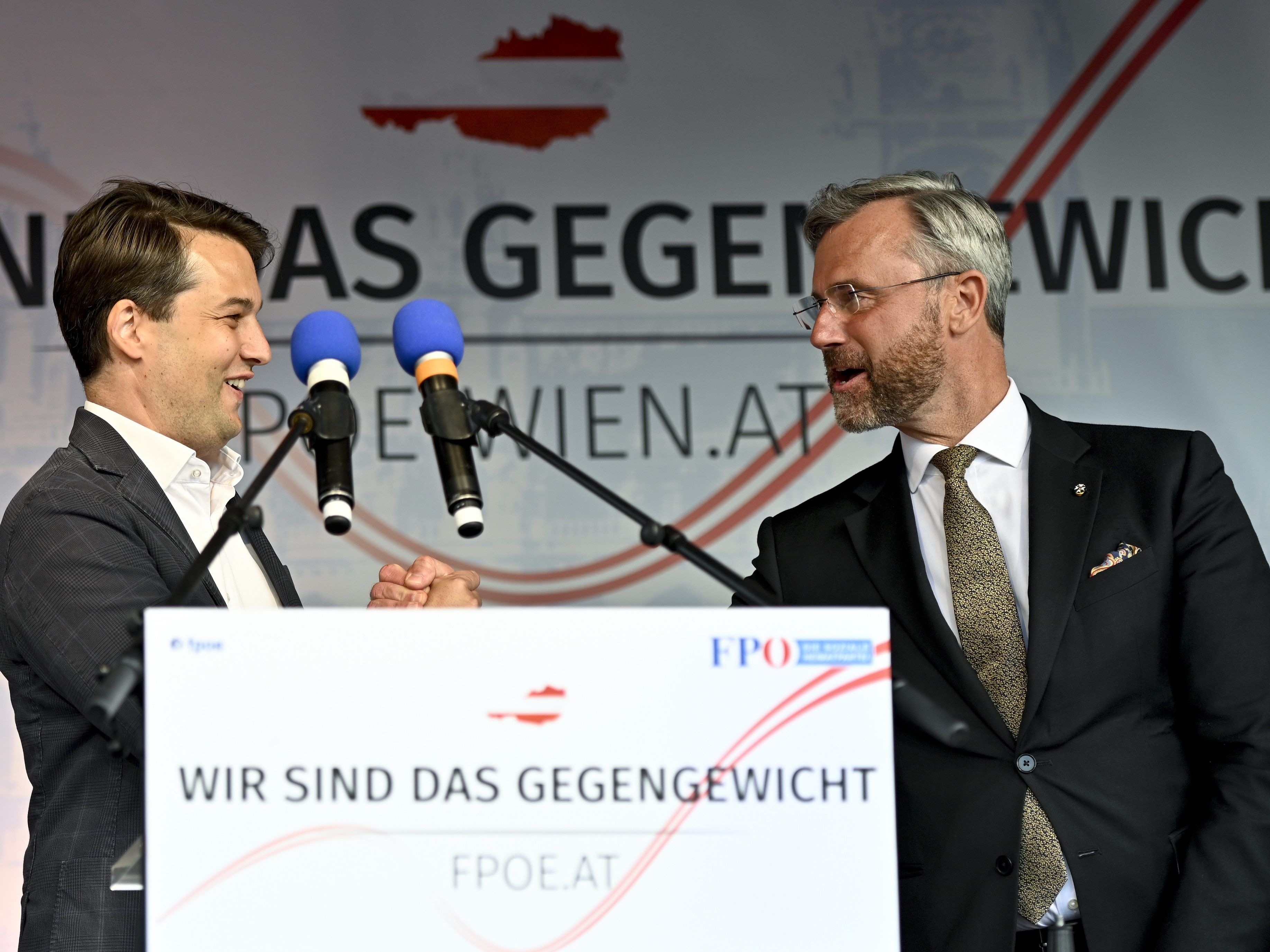 Die FPÖ-Spitze gab sich bei der Kundgebung in Wien ein Stelldichein. Die FPÖ-Spitze gab sich bei der Kundgebung in Wien ein Stelldichein.