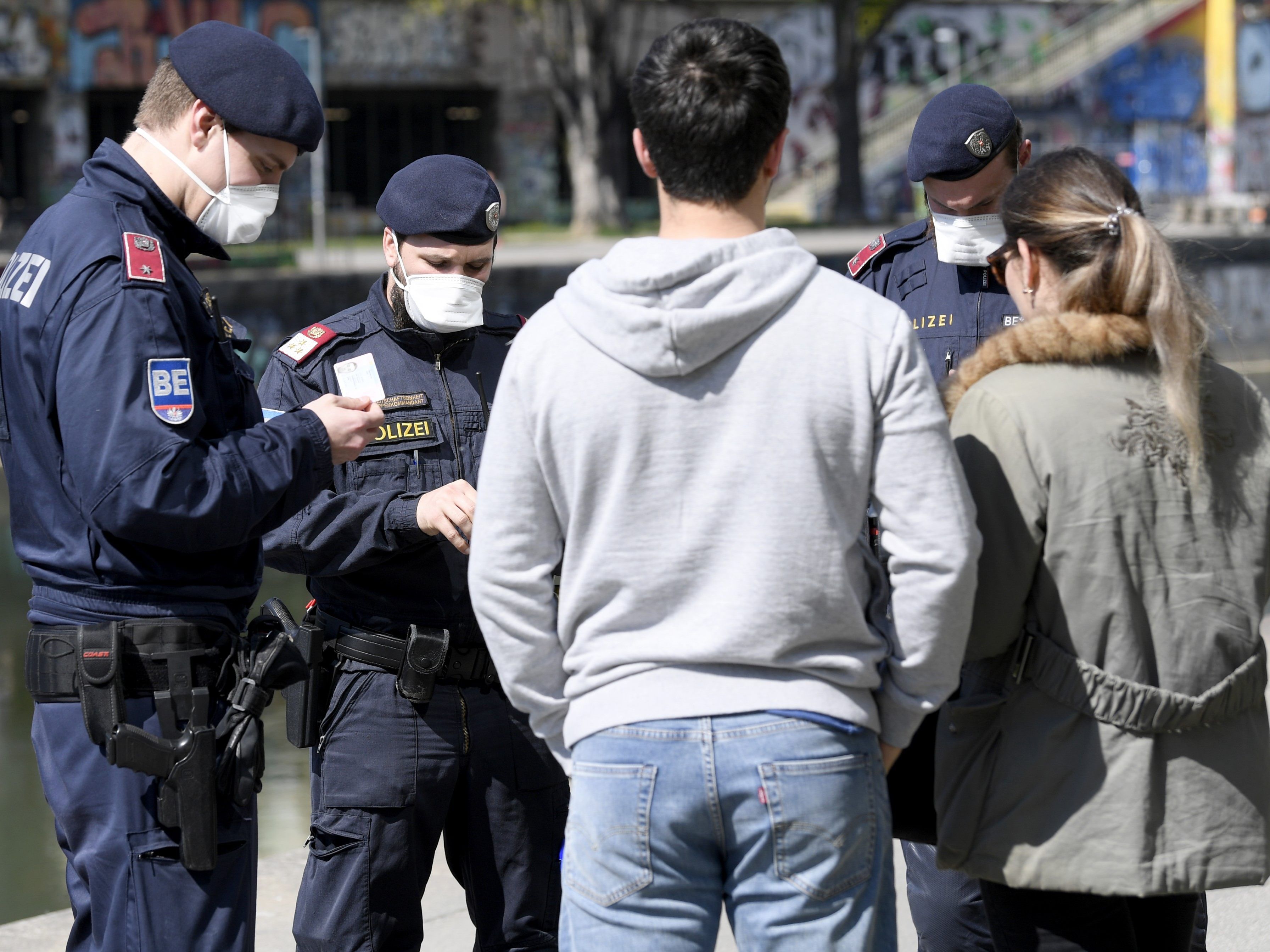 Am Wiener Donaukanal werden nun an den Wochenenden vermehrt Kontrollen durchgeführt.