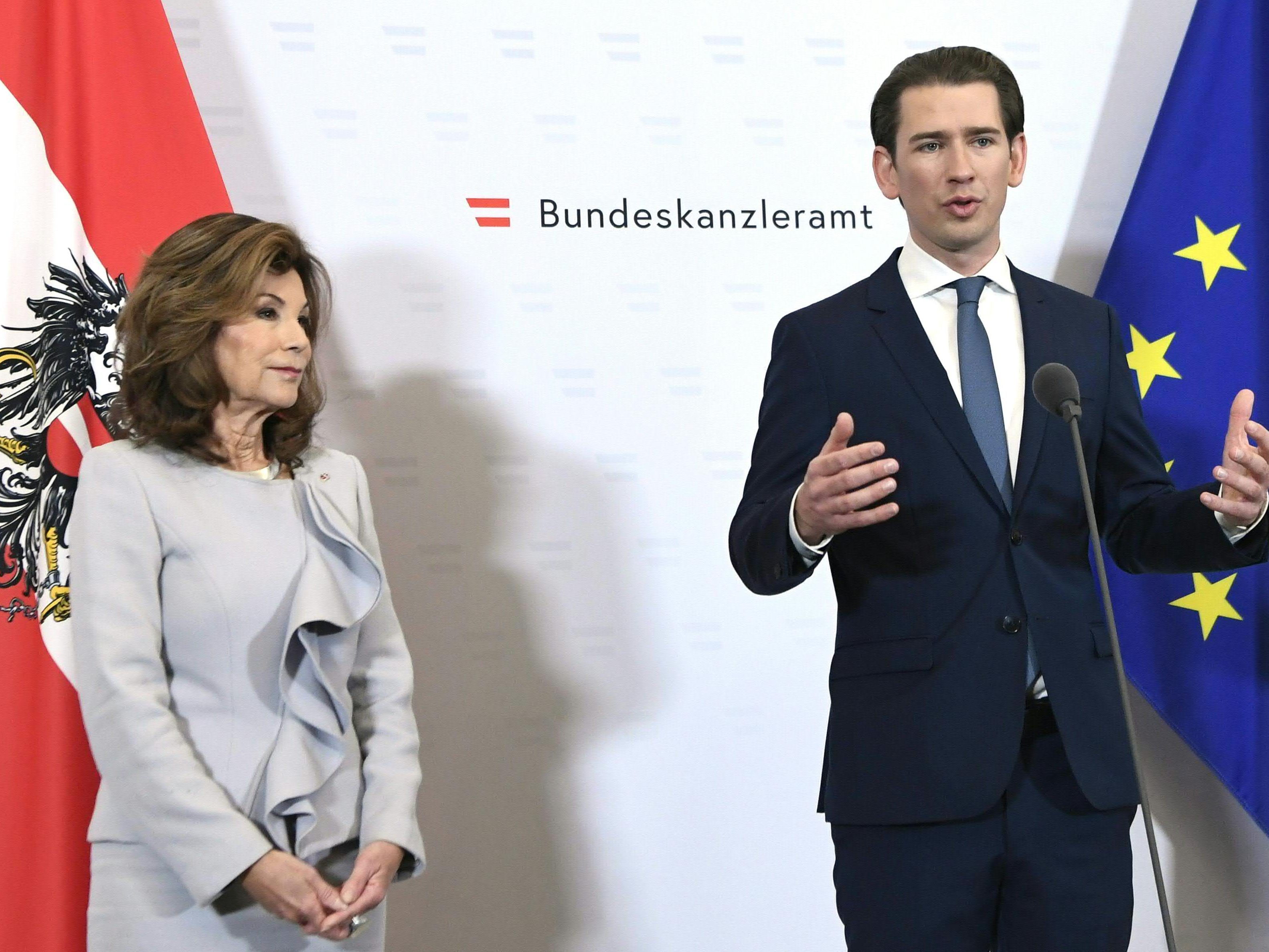 Bundeskanzler Sebastian Kurz (ÖVP) will seiner Vorgängerin Brigitte Bierlein keine Vorwürfe machen. Bundeskanzler Sebastian Kurz (ÖVP) will seiner Vorgängerin Brigitte Bierlein keine Vorwürfe machen.