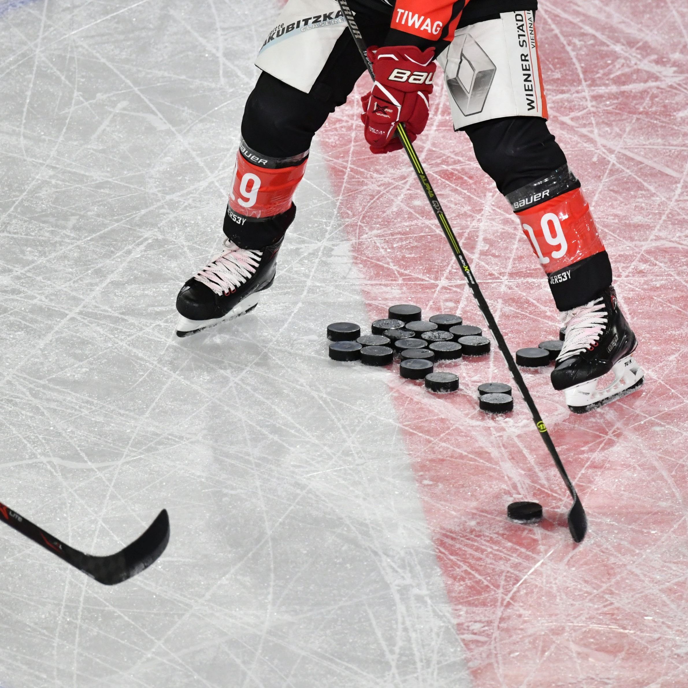 Die Eishockey-Liga will rasch zum strukturierten Trainings- und internationalen Wettkampfbetrieb zurückkehren.