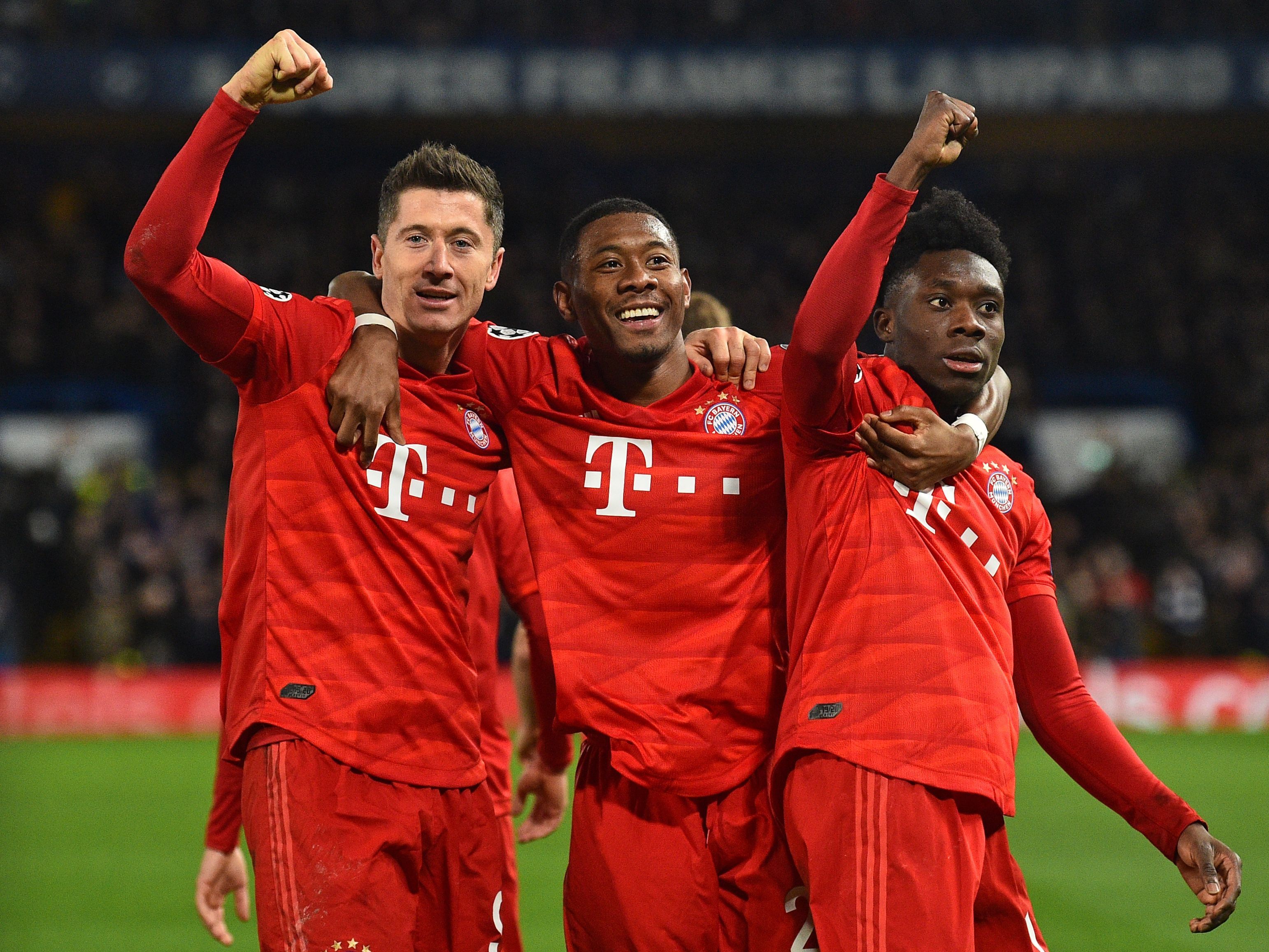 Kämpft gegen Rassismus: David Alaba (Mitte), hier mit Bayern München-Teamkollegen Robert Lewandowski (l.) und Alphonso Davies (r.)