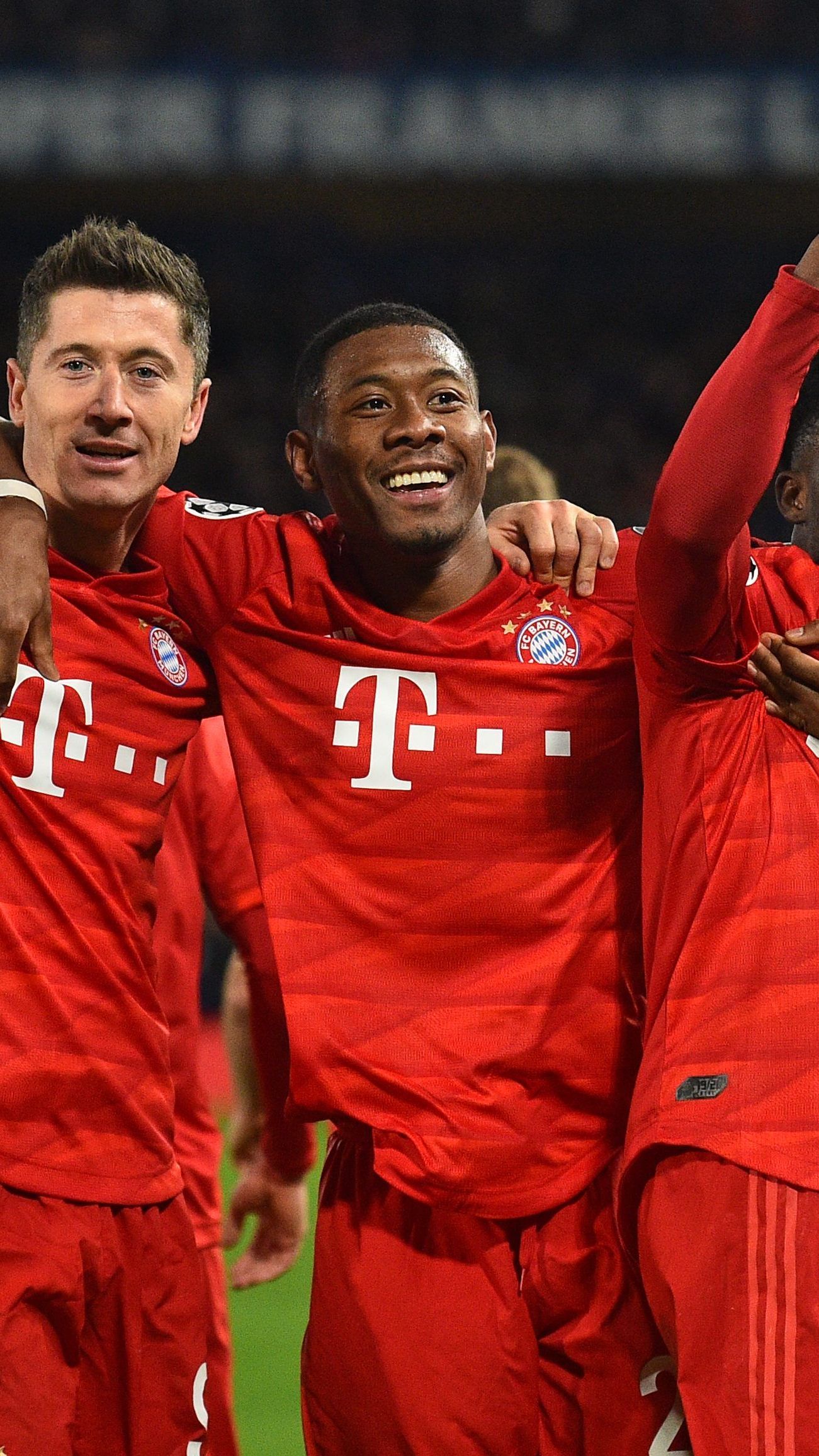 Kämpft gegen Rassismus: David Alaba (Mitte), hier mit Bayern München-Teamkollegen Robert Lewandowski (l.) und Alphonso Davies (r.)