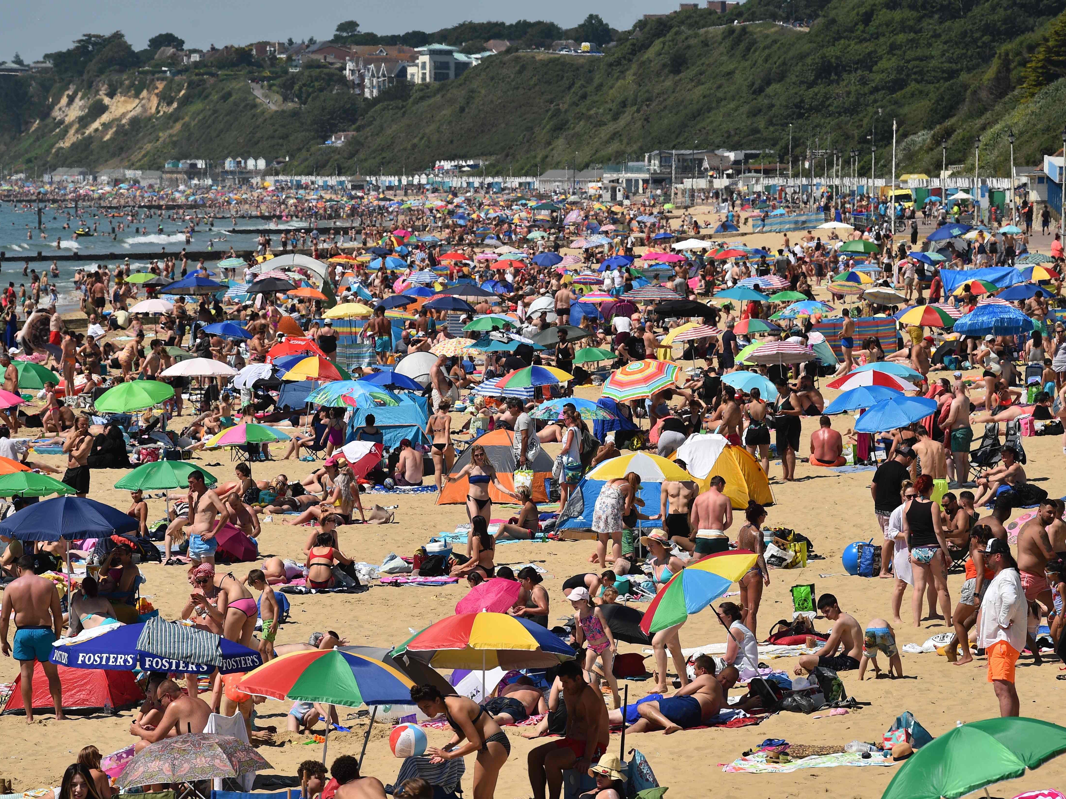 Strände in Bournemouth zum Bersten voll