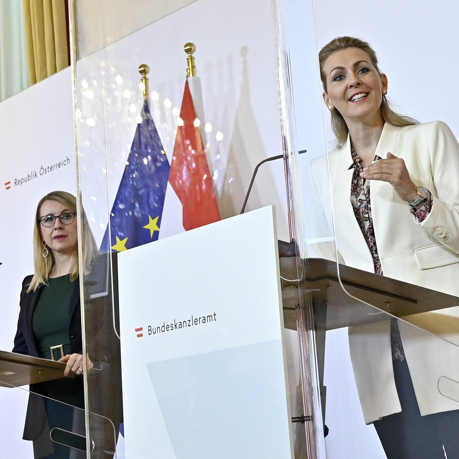 Wirtschaftsministerin Margarete Schramböck, Arbeitsministerin Christine Aschbacher