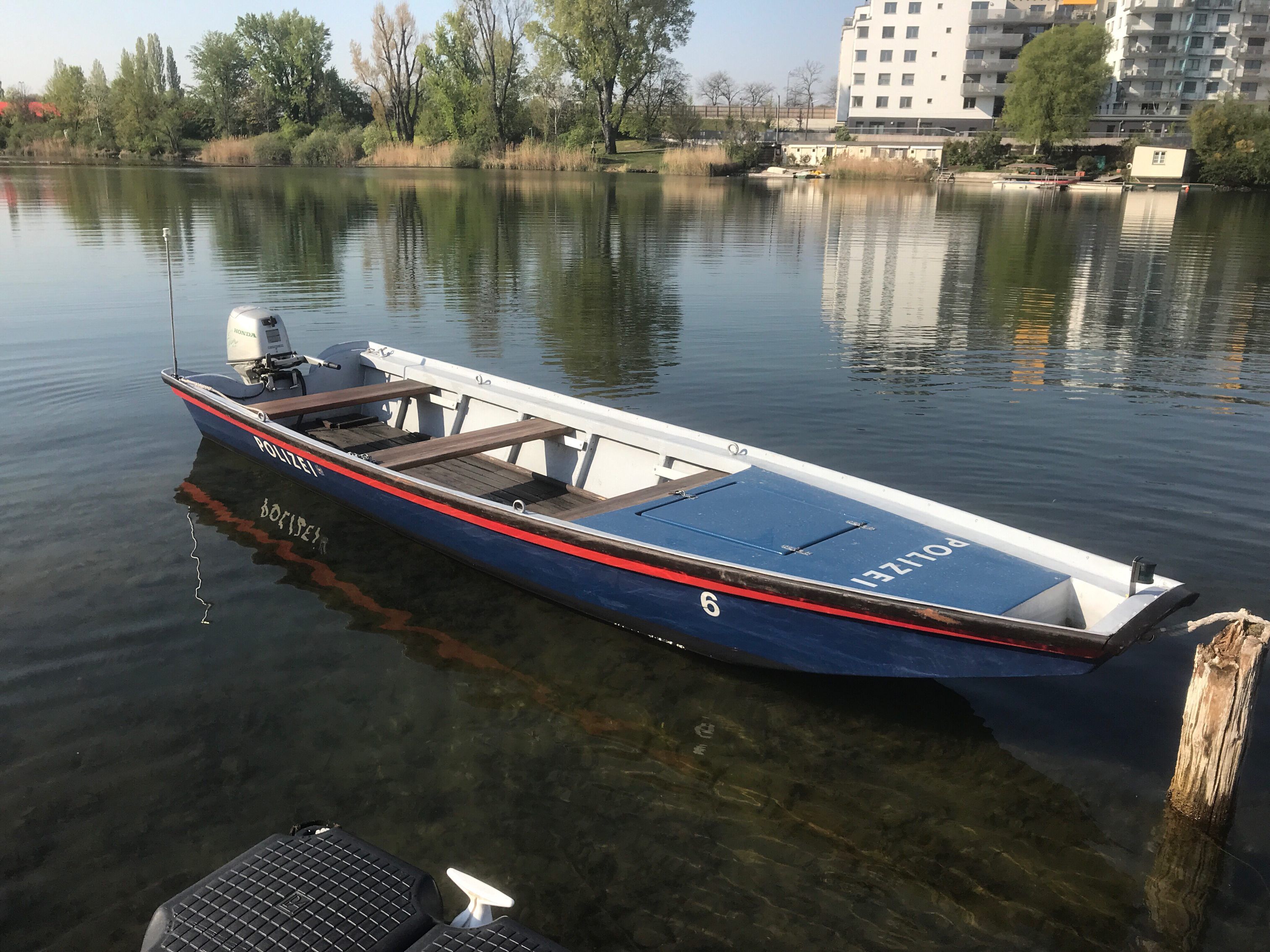 Die Wiener Polizei konnte die Frau orientierungslos am Rand des Kaiserwassers finden.