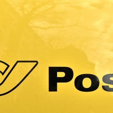 Ab Juli sollen die Post-Mitarbeiter mehr Gehalt bekommen.