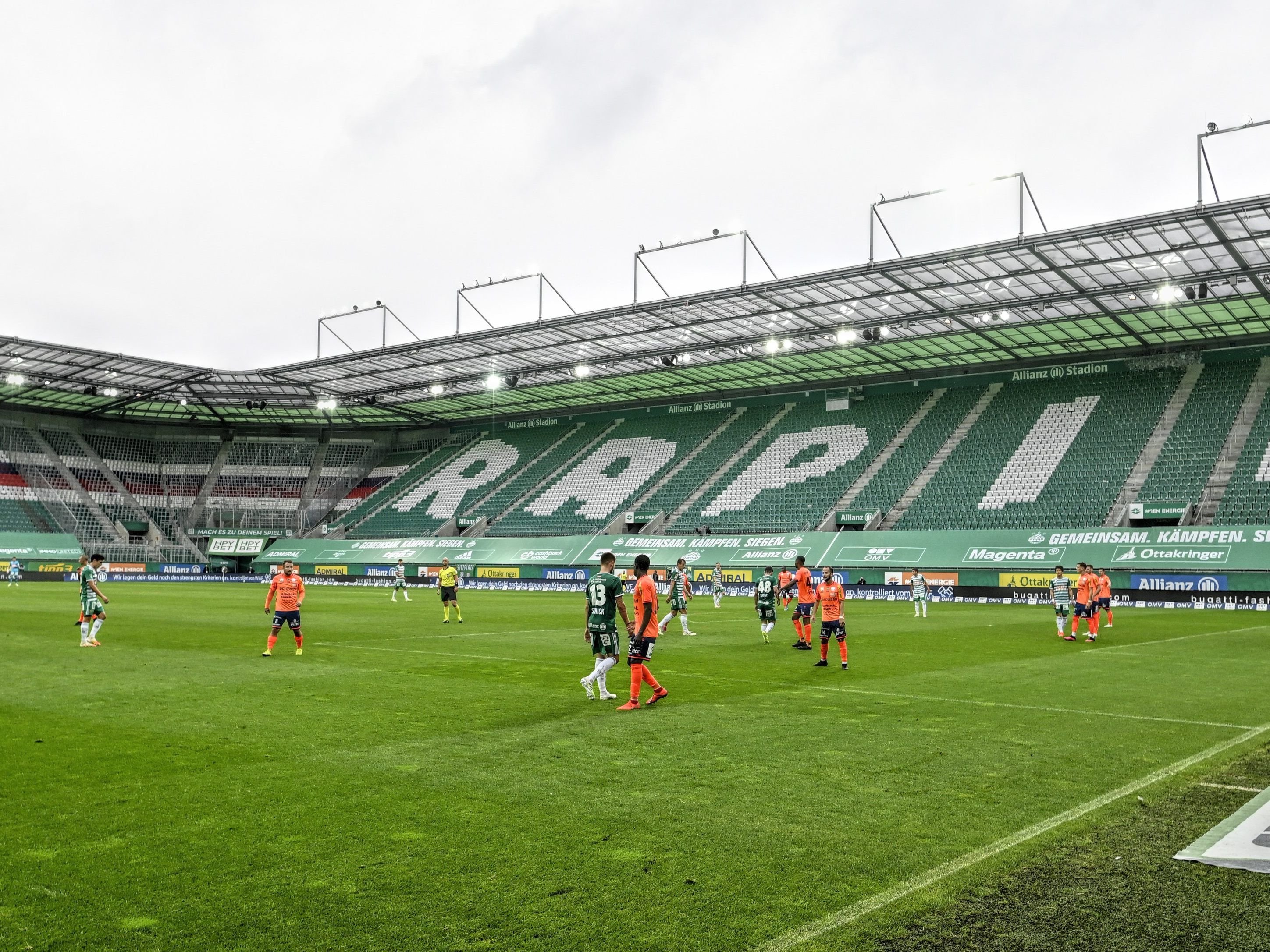 Ein Stadion mit leeren Plätzen.... Ein Stadion mit leeren Plätzen....