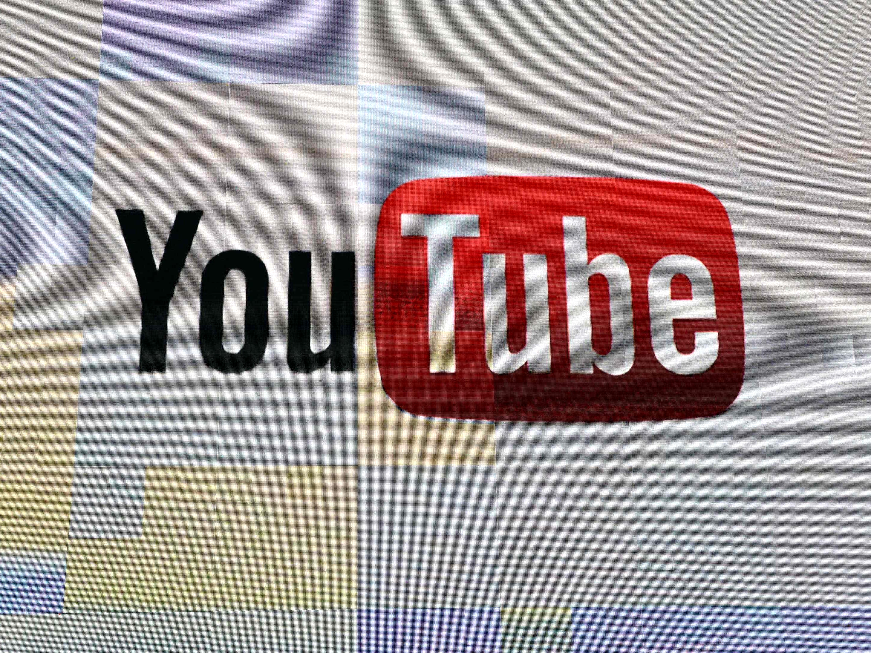 Die Videoplattform YouTube sagt Falschmeldungen den Kampf an. Die Videoplattform YouTube sagt Falschmeldungen den Kampf an.