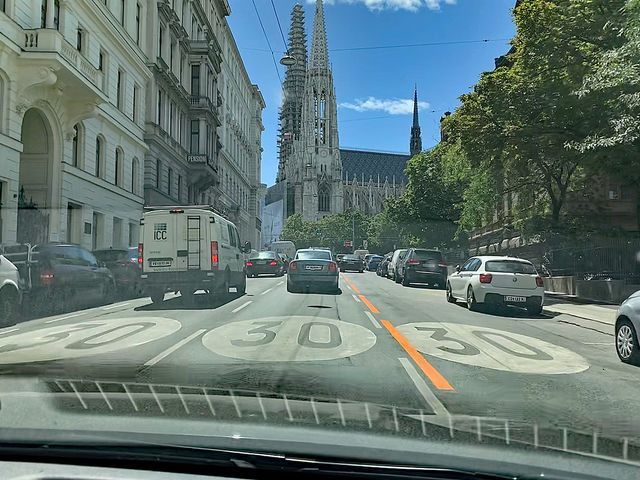 Pro und Contra zu den Wiener Pop-up-Radwegen.