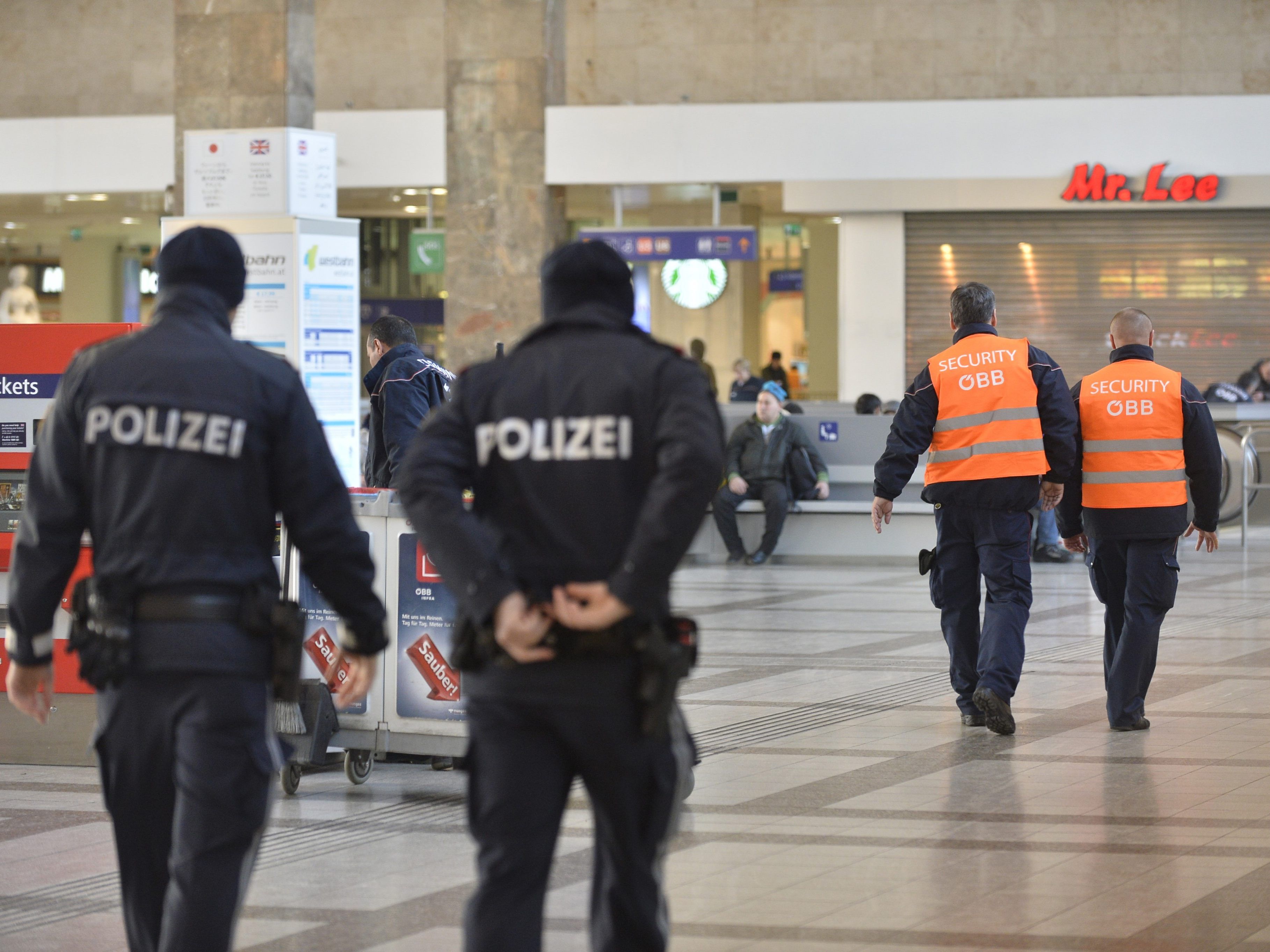 Bei einer Polizeikontrolle am Westbahnhof gab es eine Festnahme Bei einer Polizeikontrolle am Westbahnhof gab es eine Festnahme