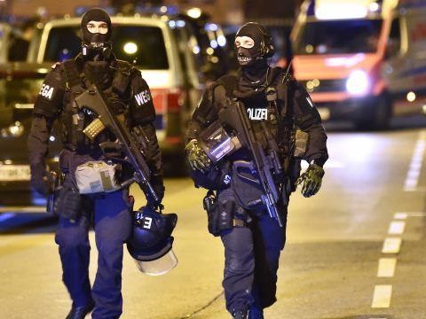 In Wien-Favoriten kam es am Montagabend zu einem WEGA-Einsatz. In Wien-Favoriten kam es am Montagabend zu einem WEGA-Einsatz.