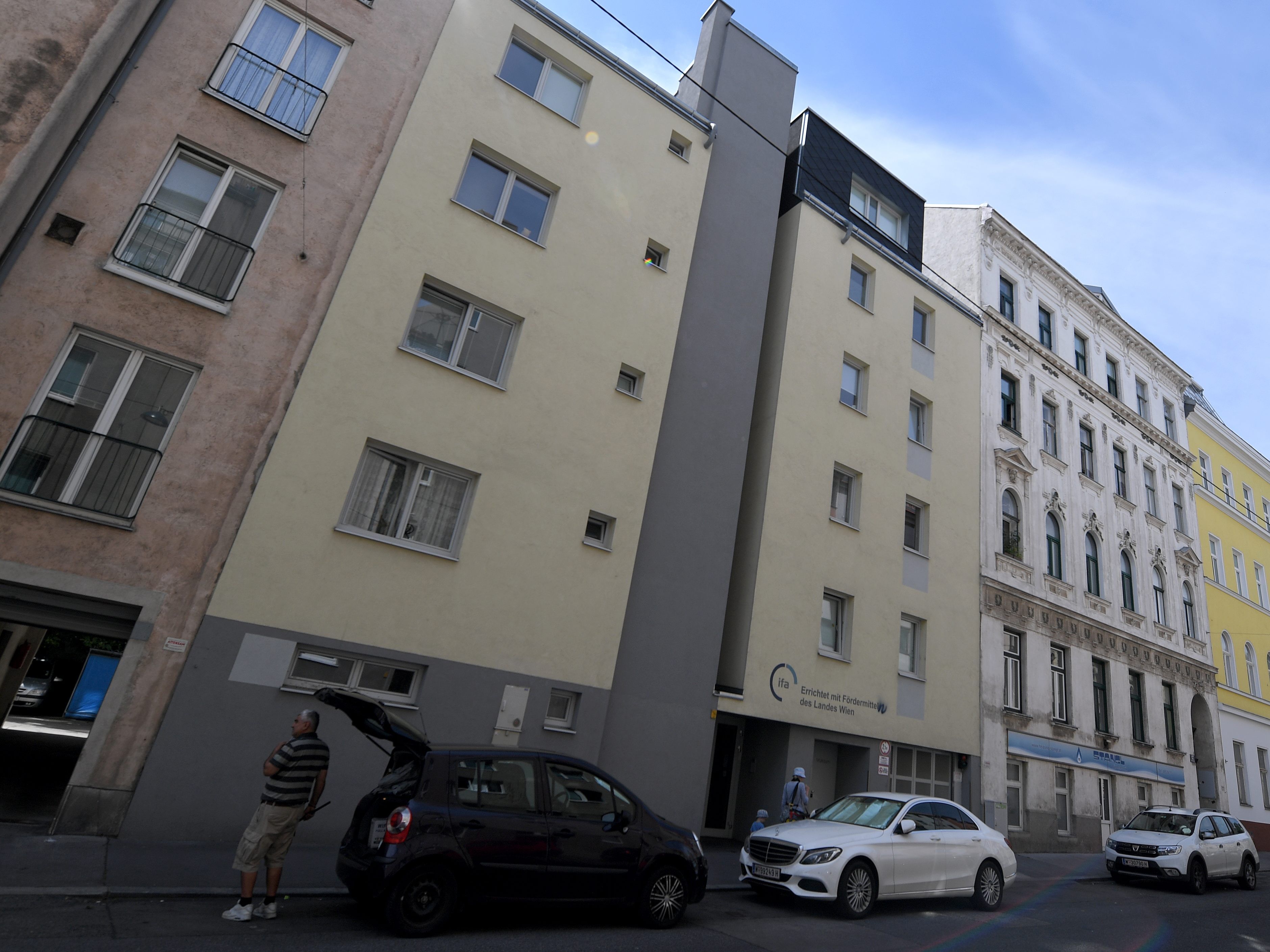 Der Mann konnte den Gaszulauf der Therme nicht mehr schließen und flüchtete aus der Wohnung. Der Mann konnte den Gaszulauf der Therme nicht mehr schließen und flüchtete aus der Wohnung.