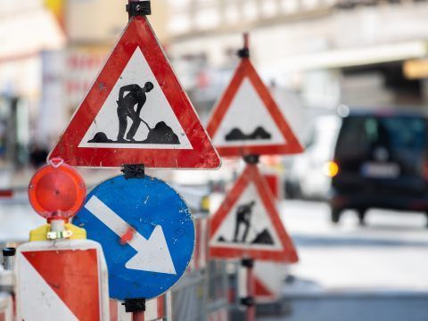 Auf der Krottenbachstraße kommt es zu Sanierungsarbeiten. Auf der Krottenbachstraße kommt es zu Sanierungsarbeiten.
