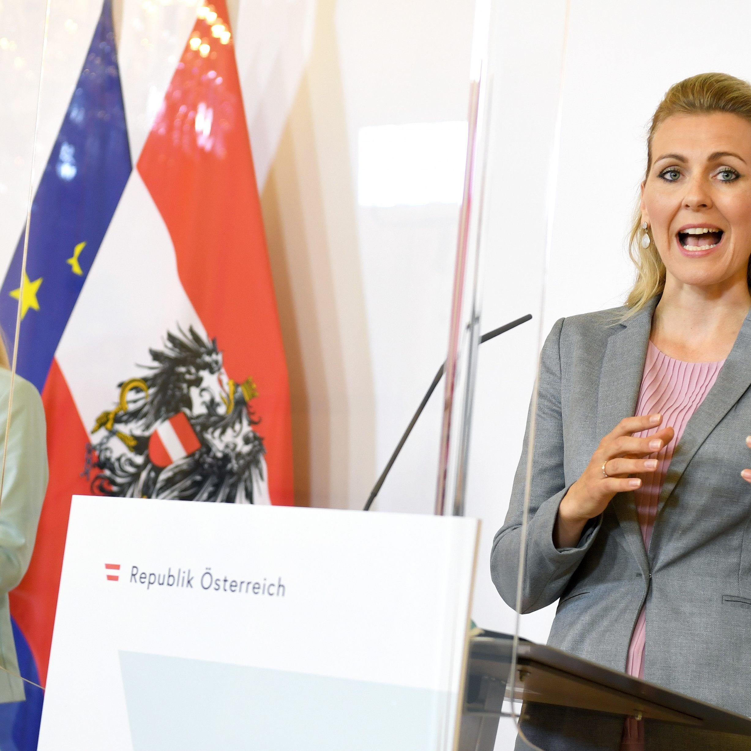 Im Vergleich zum Vormonat ein Rückgang um 54.000 Arbeitslose.