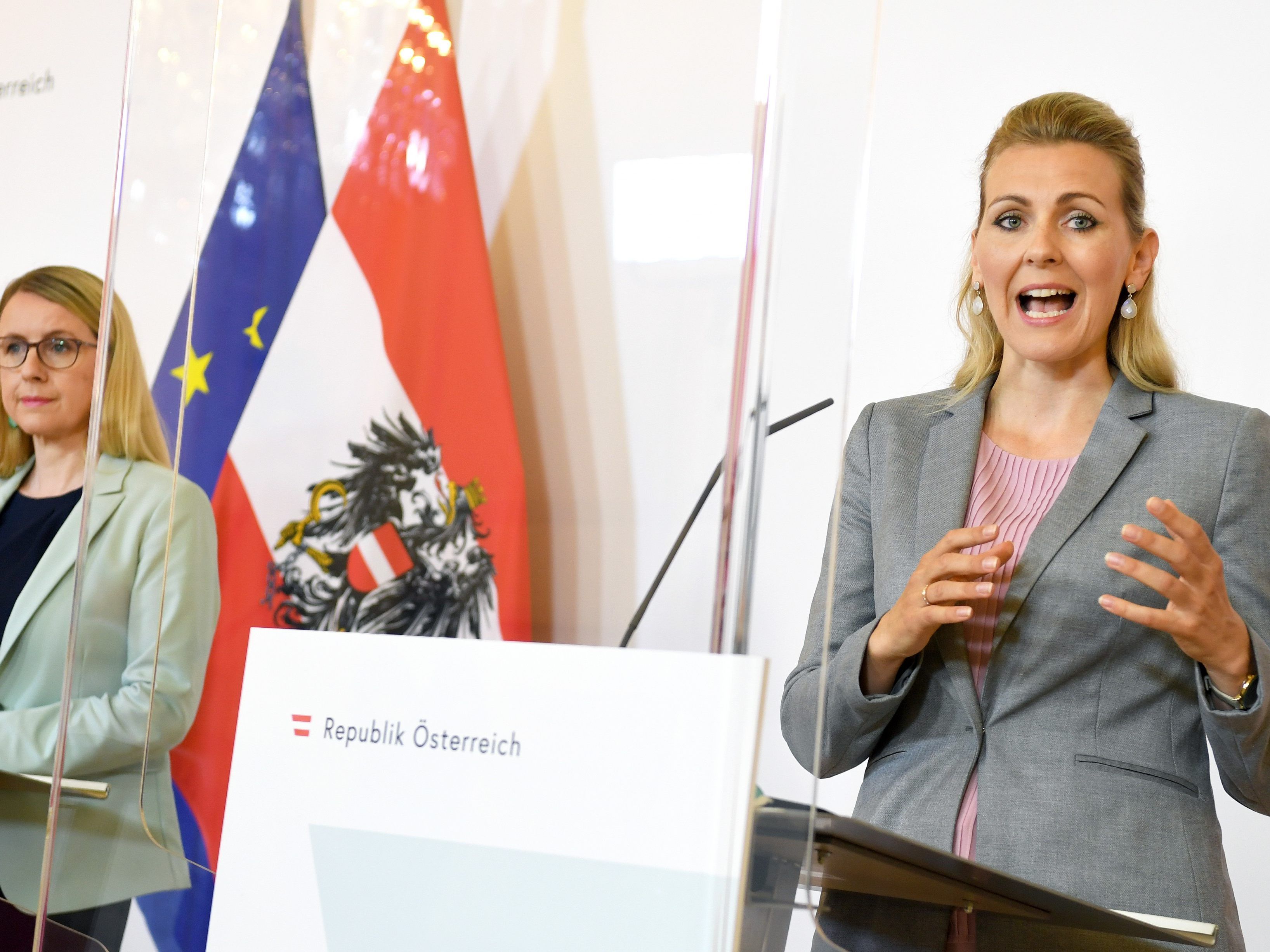 Im Vergleich zum Vormonat ein Rückgang um 54.000 Arbeitslose.