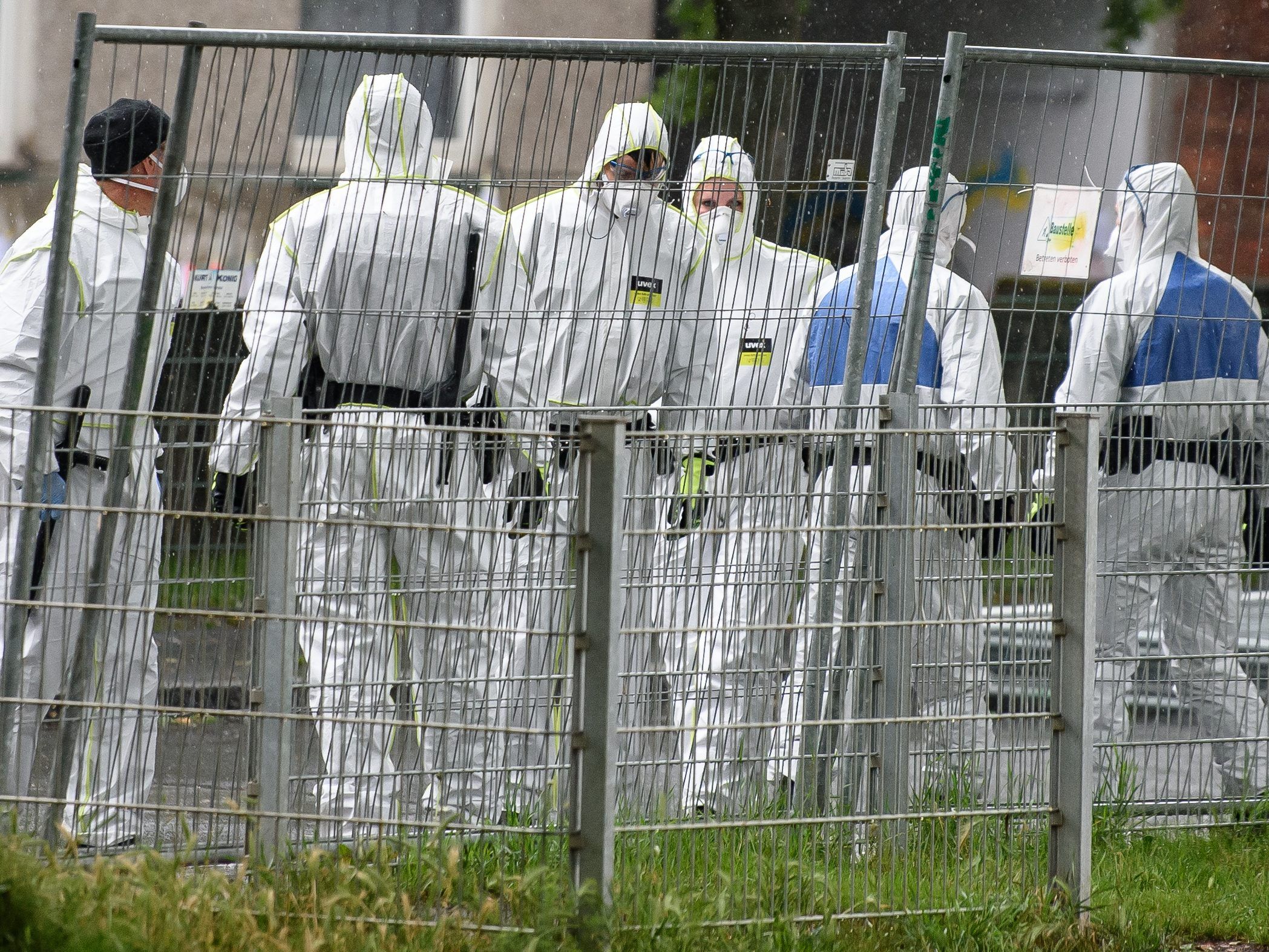 Die Absonderung der Mitarbeiter komme einer "Schließung" des Schlachtbetriebs gleich.