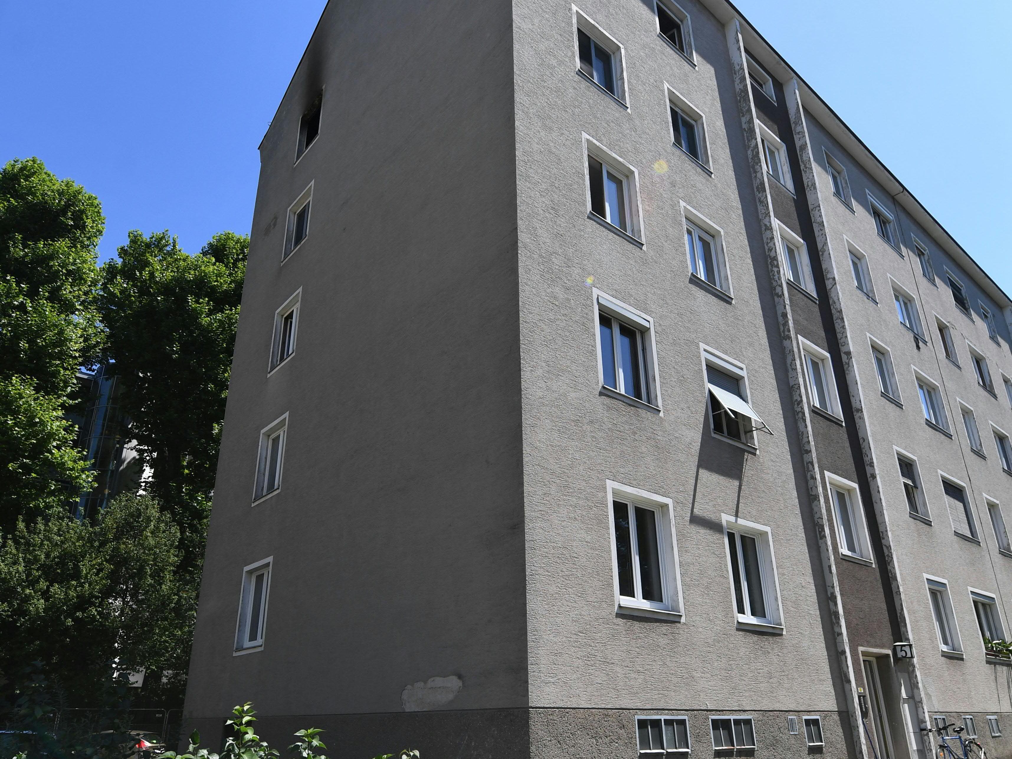 Die 34-Jährige hat den Sprung aus dem 5. Stock nicht überlebt. Die 34-Jährige hat den Sprung aus dem 5. Stock nicht überlebt.