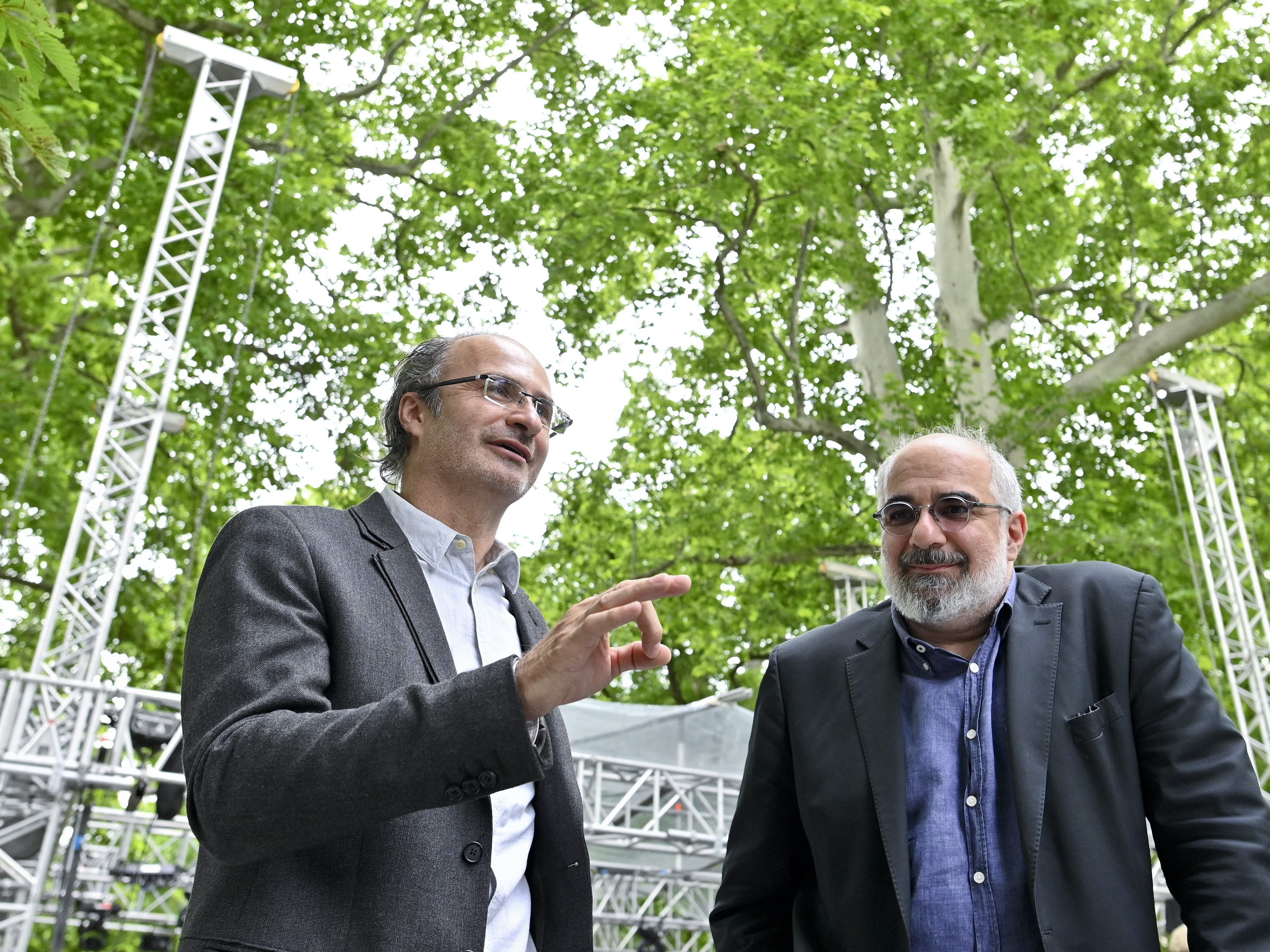 Die Initiatoren Michael Niavarani und Georg Hoanzl bei der Freiluftbühne des Theater im Park