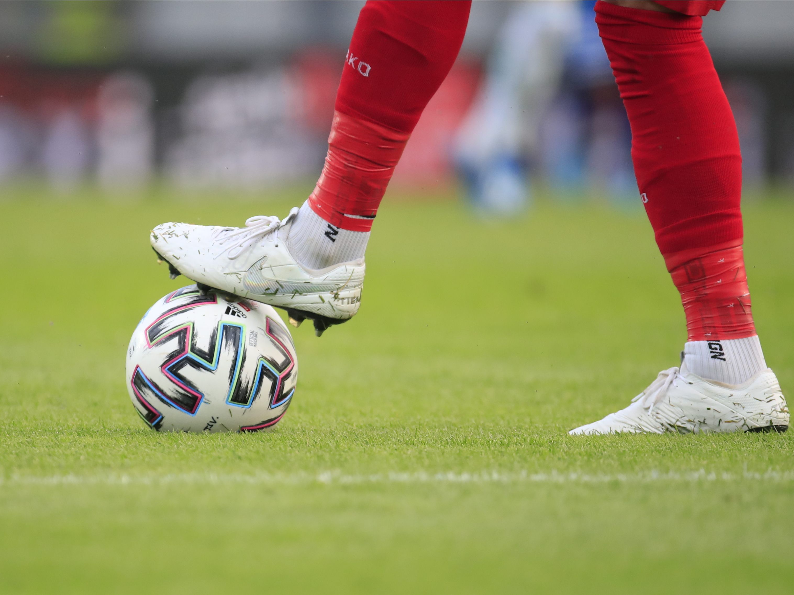 Bei der Fußball-Bundesliga gibt es den ersten Coronafall.