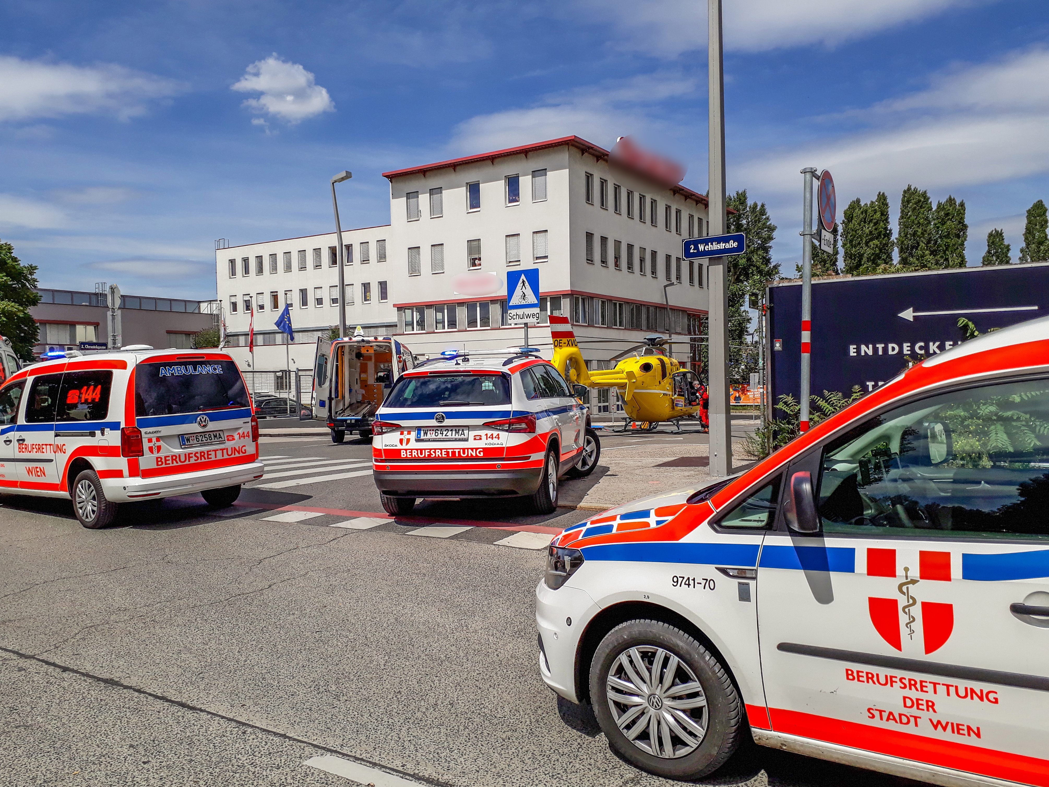 Ein 35-Jähriger wurde bei dem Arbeitsunfall schwer verletzt.