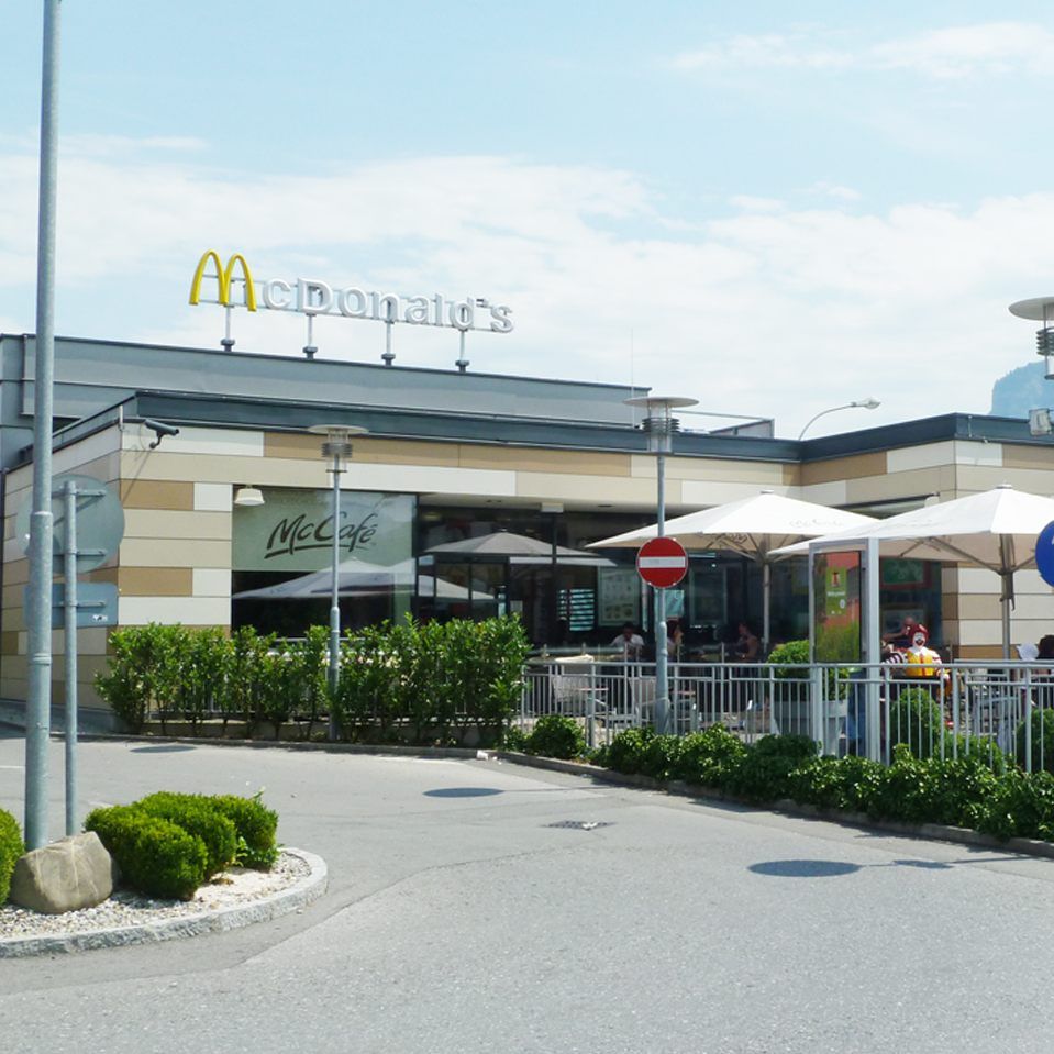 Der McDonald's in Hohenems soll komplett neu gebaut werden.