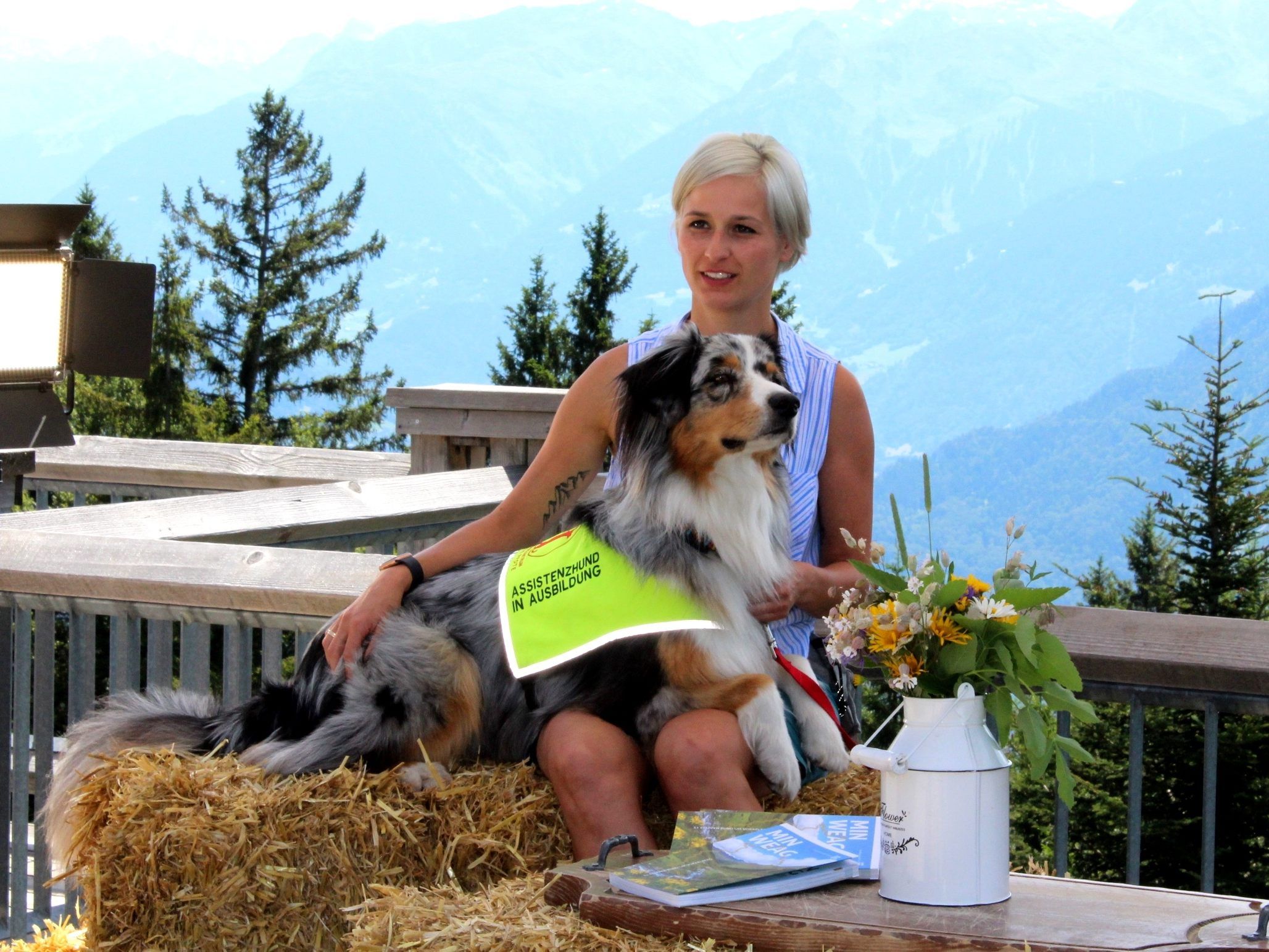 Martina Vaschauner ist mit Assistenzhund "Sky" zu Gast in der Sendung "us dr Gondl" am Muttersberg