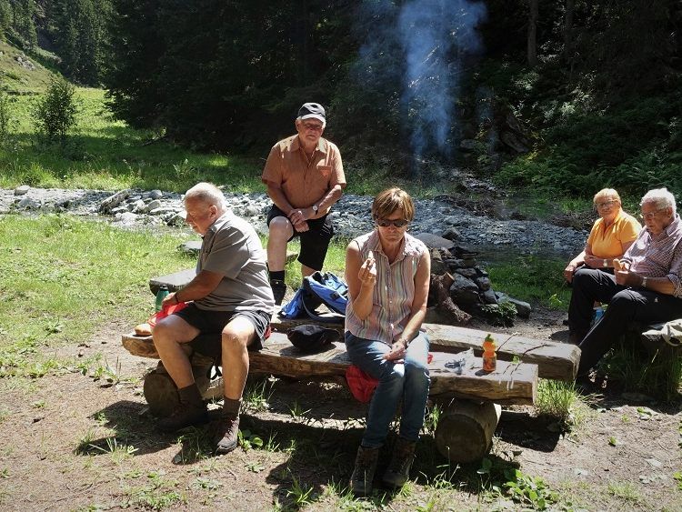 Eine Grillpause in herrlicher Landschaft machten diesen Wandertrag perfekt. Eine Grillpause in herrlicher Landschaft machten diesen Wandertrag perfekt.