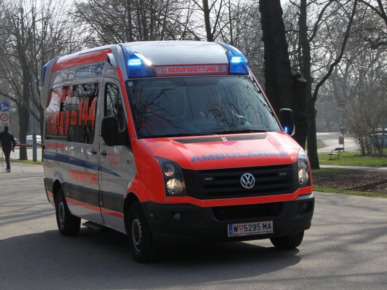 Nach einem Unfall mit Faherflucht landete eine 71-Jährige im Spital