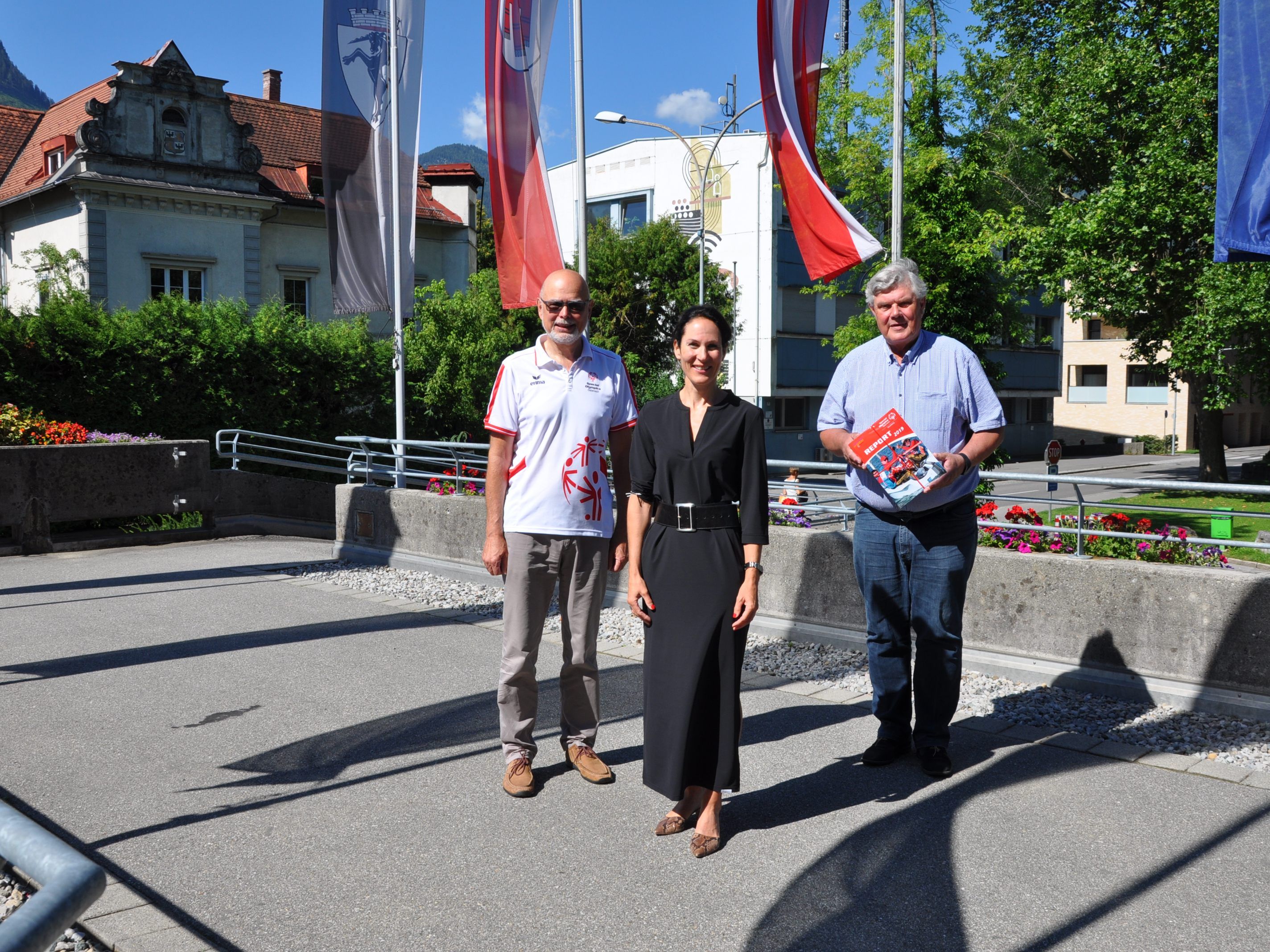 SOÖ-SFV Präsident Peter Ritter, Beatrice Amann sowie Mandi Katzenmayer anlässlich des Antrittsbesuches. SOÖ-SFV Präsident Peter Ritter, Beatrice Amann sowie Mandi Katzenmayer anlässlich des Antrittsbesuches.