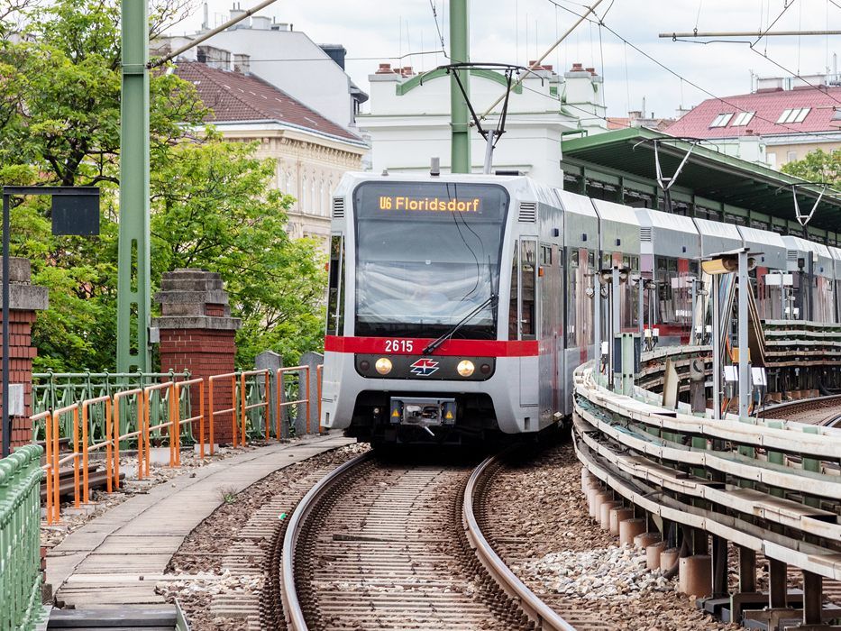 Alle U6-Garnituren wurden mit Klimageräten ausgestattet.
