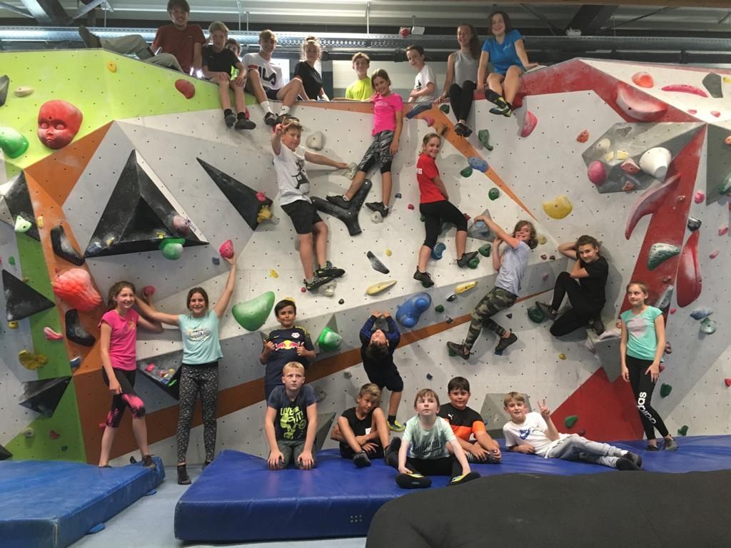 Tennisjugend beim Bouldern