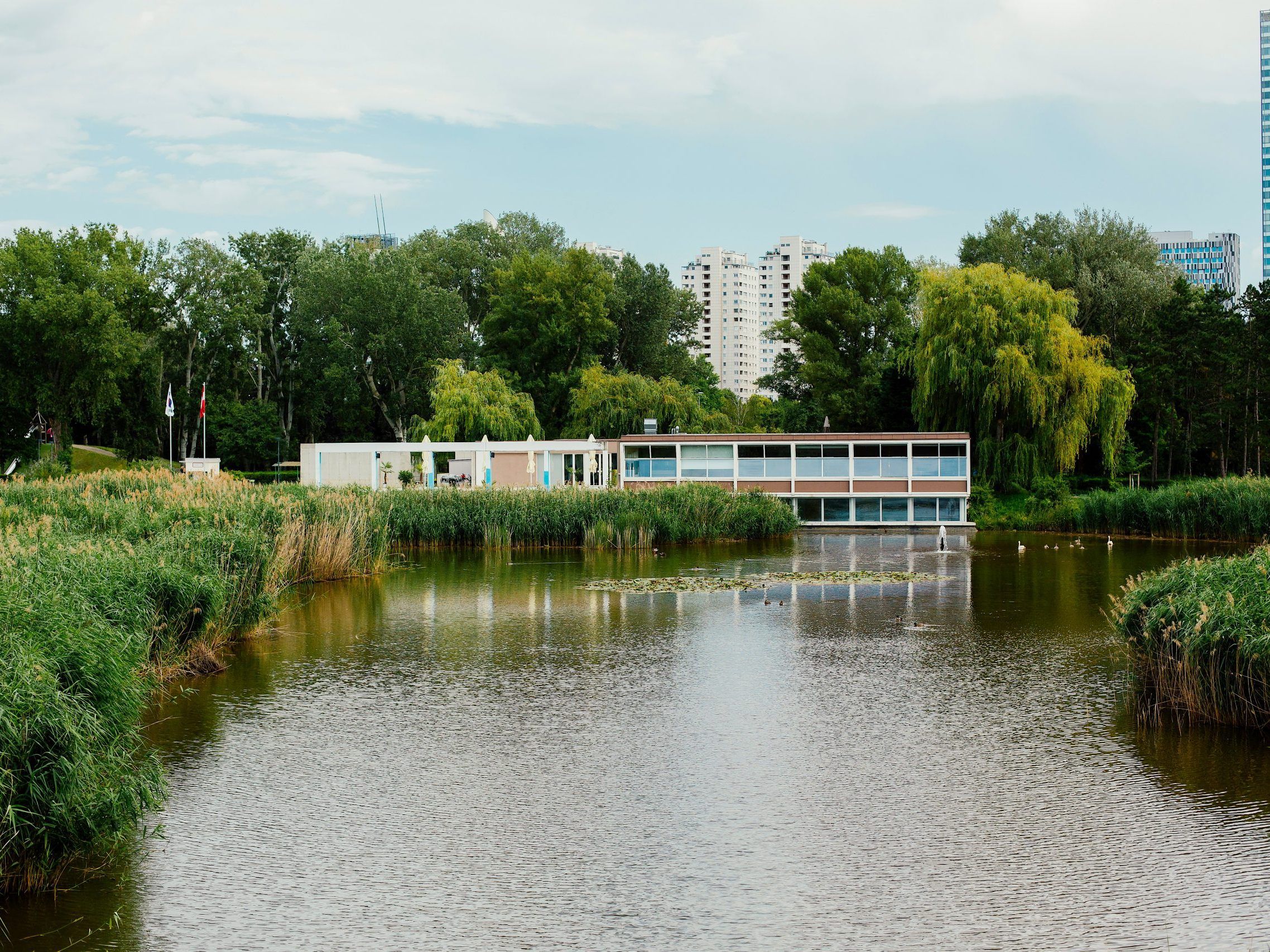 Idyllische Location im Donaupark: Das Brunchhouse am Irissee hat eröffnet