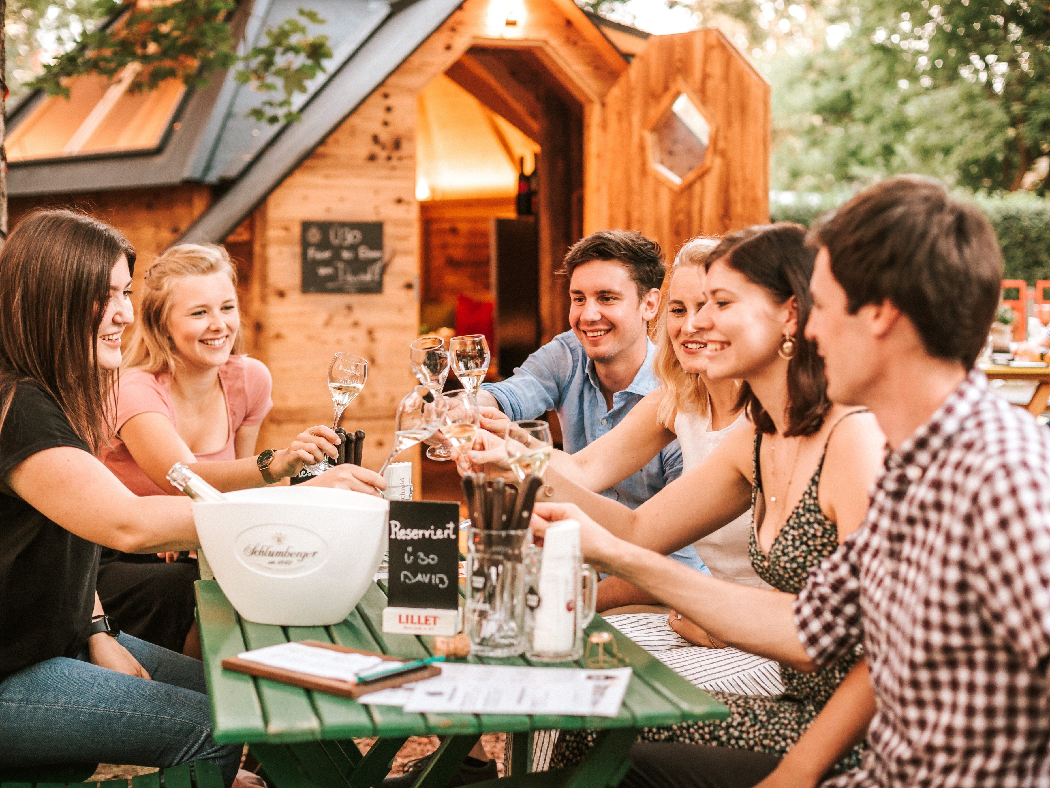 Das Feuerdorf macht als Sommer-Pop-Up im Wiener Prater Station Das Feuerdorf macht als Sommer-Pop-Up im Wiener Prater Station