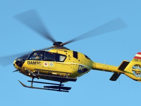 Das lebensgefährlich verletzte Kind wurde mit dem Rettungshubschrauber in ein Krankenhaus geflogen.