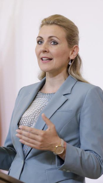 Arbeitsministerin Christine Aschbacher