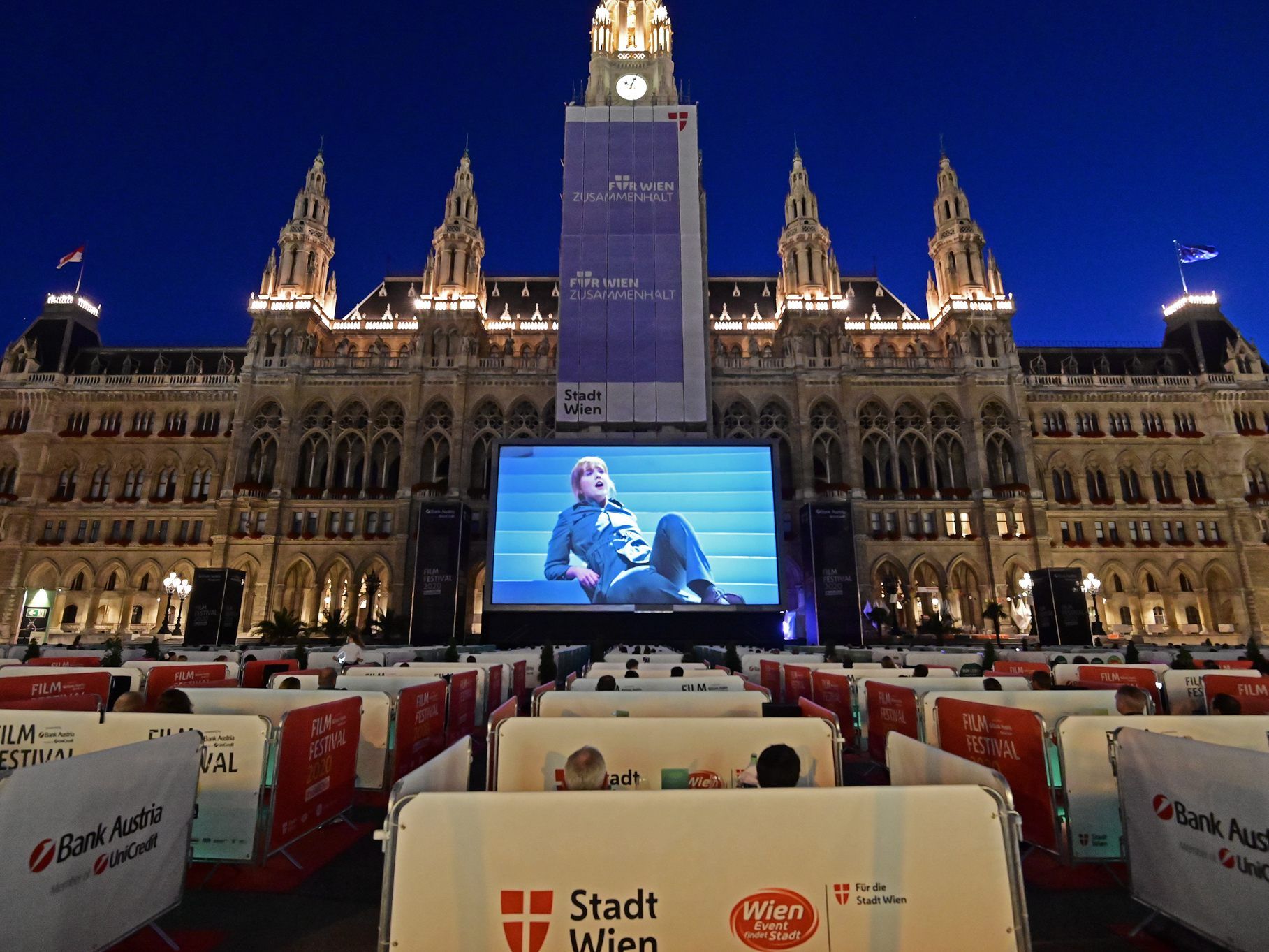Das Film Festival am Wiener Rathausplatz findet heuer coronabedingt etwas anders statt. Das Film Festival am Wiener Rathausplatz findet heuer coronabedingt etwas anders statt.