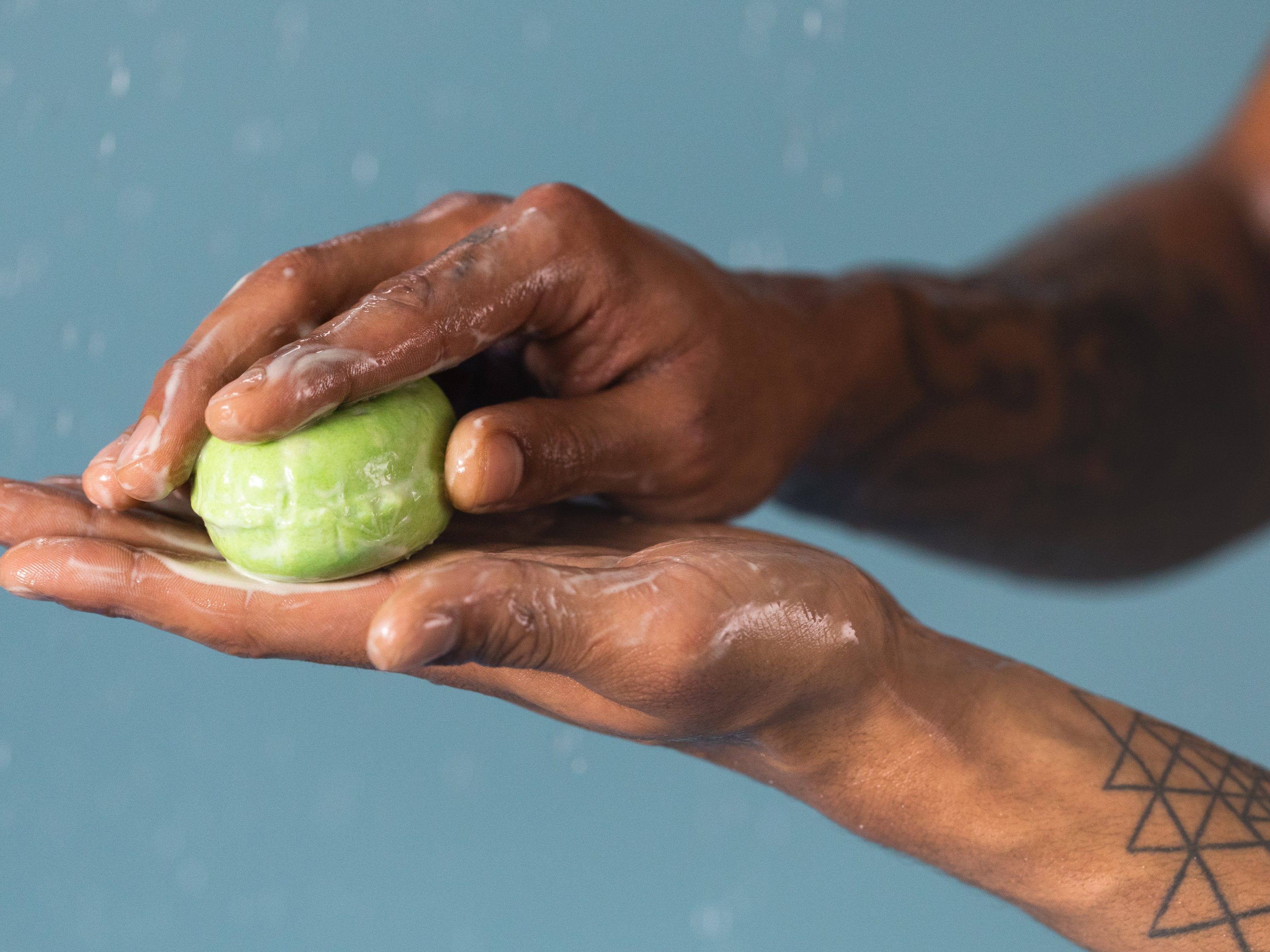 "Jungle" von Lush: Ein fester Conditioner spart jede Menge Plastikmüll "Jungle" von Lush: Ein fester Conditioner spart jede Menge Plastikmüll